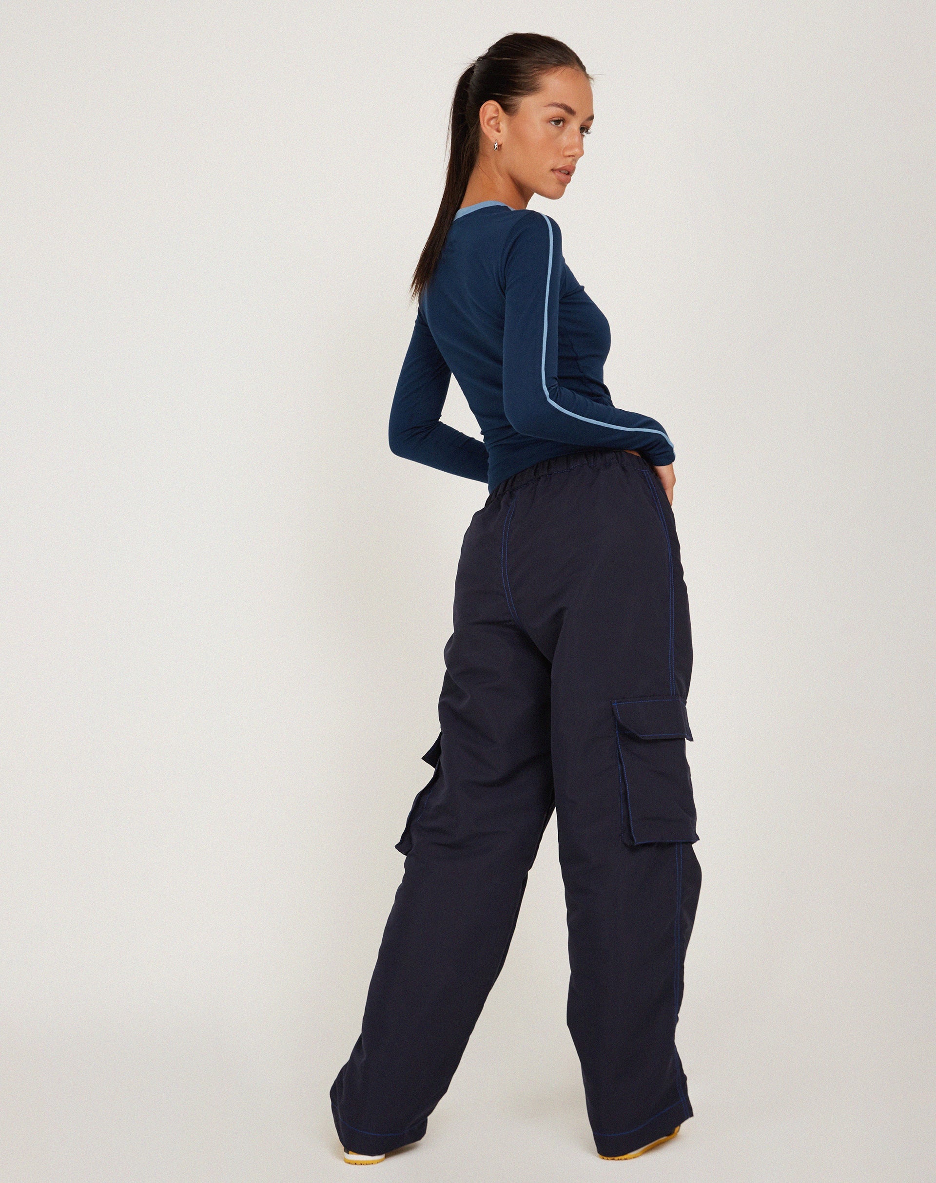 imagen de Oriells Cargo Trouser en Navy Top Stitch