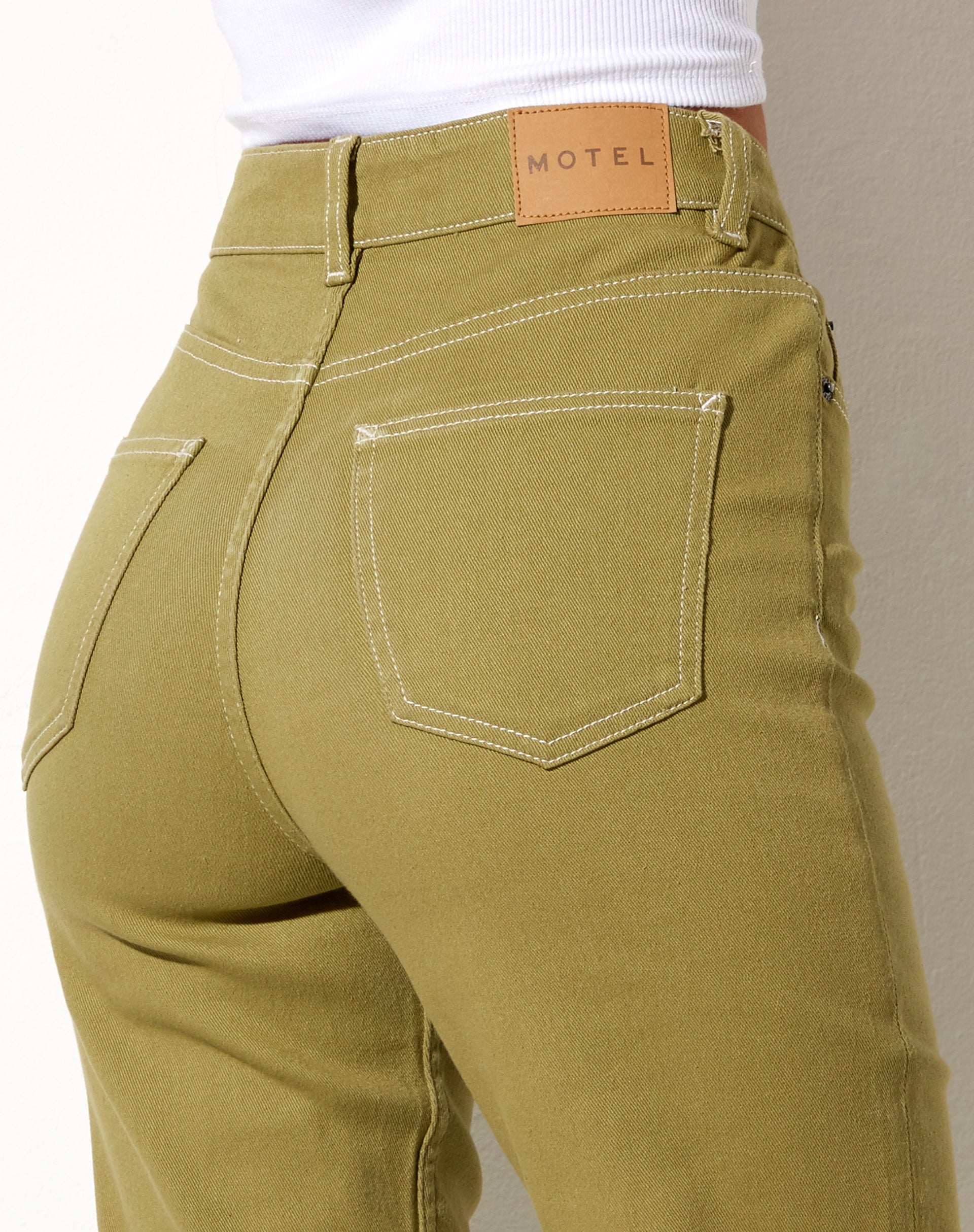 Imagen de Bootleg Jeans en verde musgo