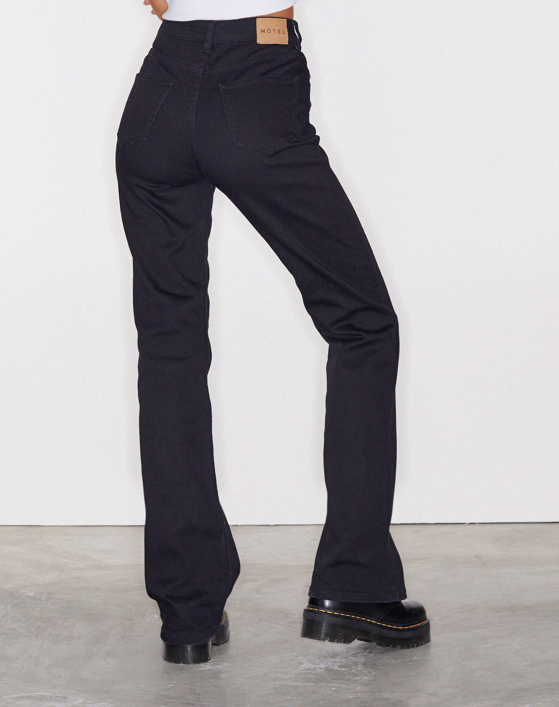 imagen de Bootleg Jeans en negro
