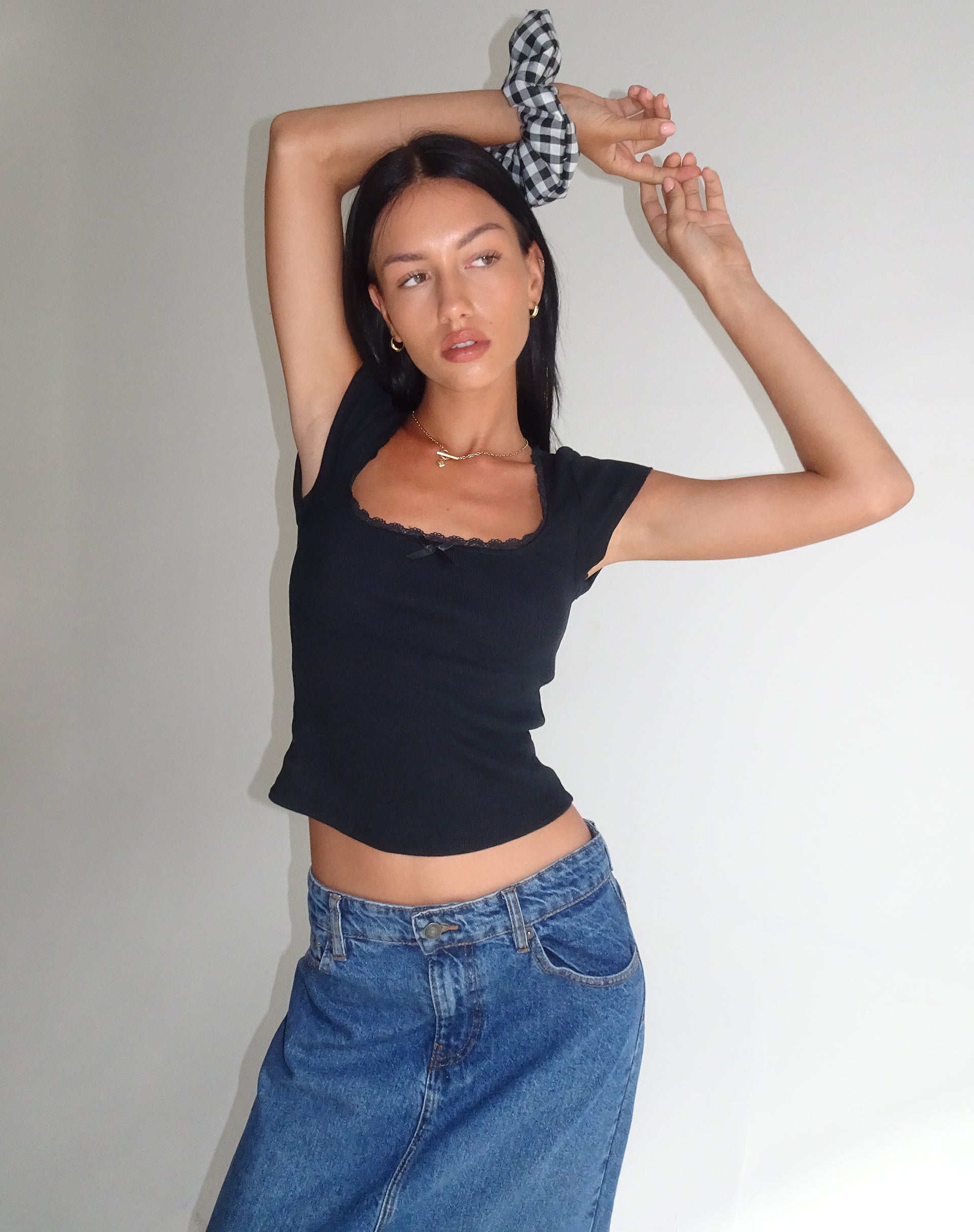 Imagen de Bovillo Cap Sleeve Top en punto elástico negro
