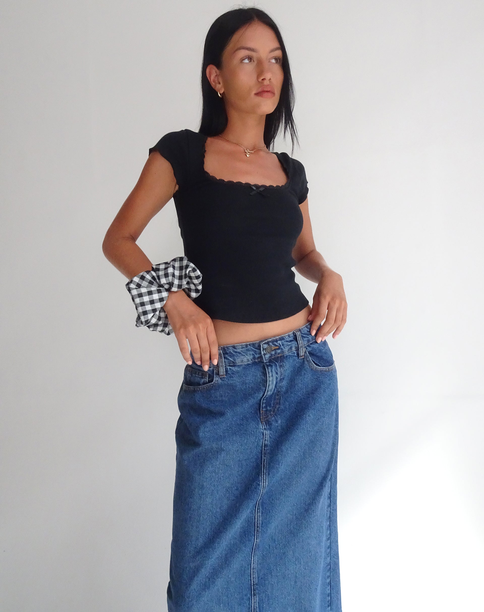Imagen de Bovillo Cap Sleeve Top en punto elástico negro