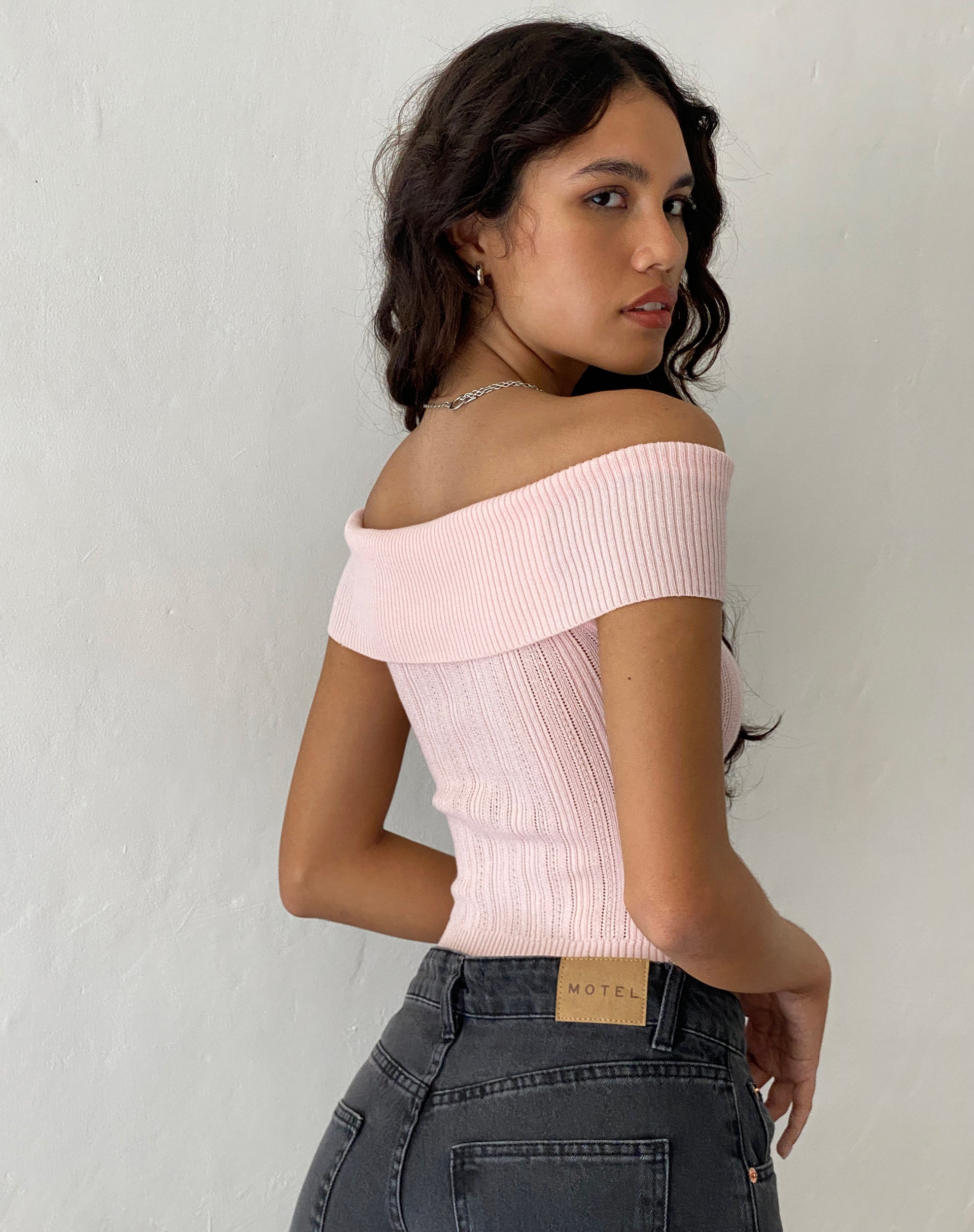 Imagen de Brenda Bardot Top de Punto Rosa con Rosetón