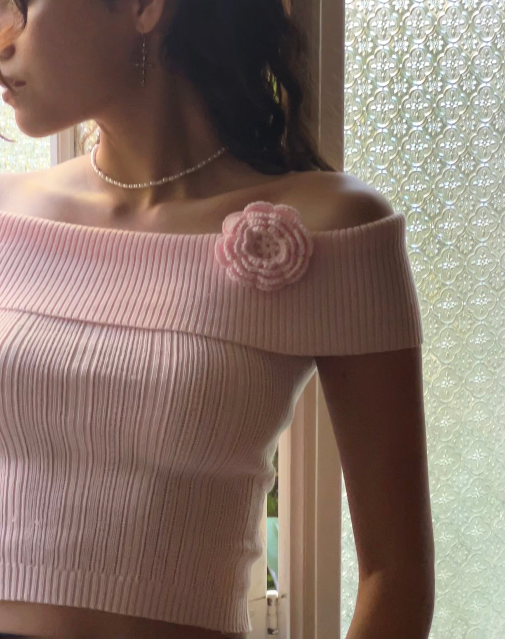 Imagen de Brenda Bardot Top de Punto Rosa con Rosetón