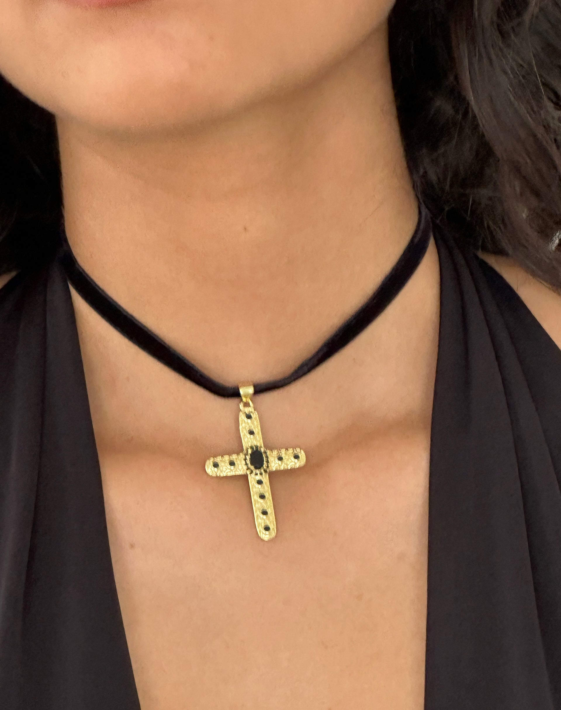 Imagen de Brooklyn Cross Choker Necklace de Gemini Jewels