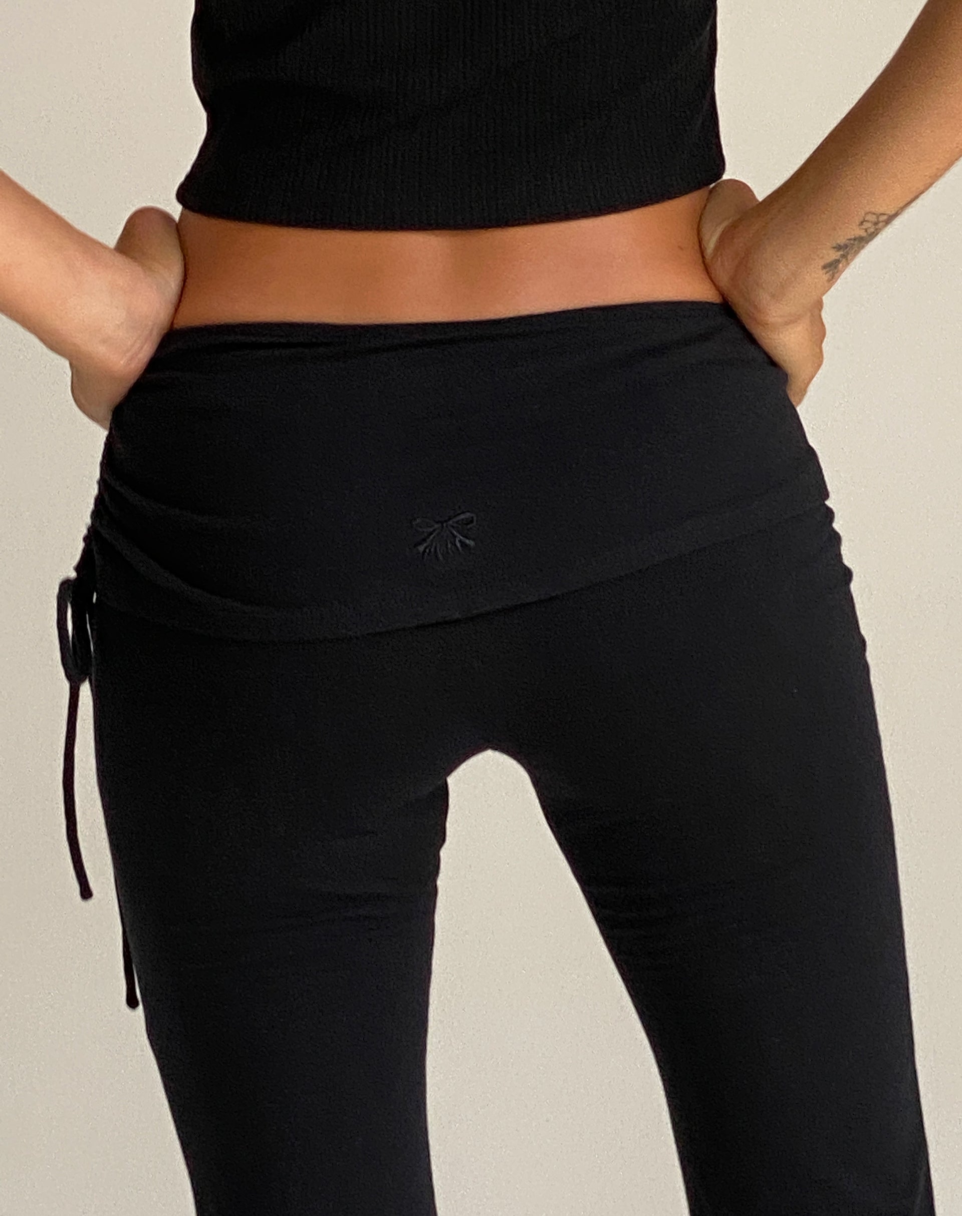 Imagen de Jacie Jersey Flare Trouser en negro