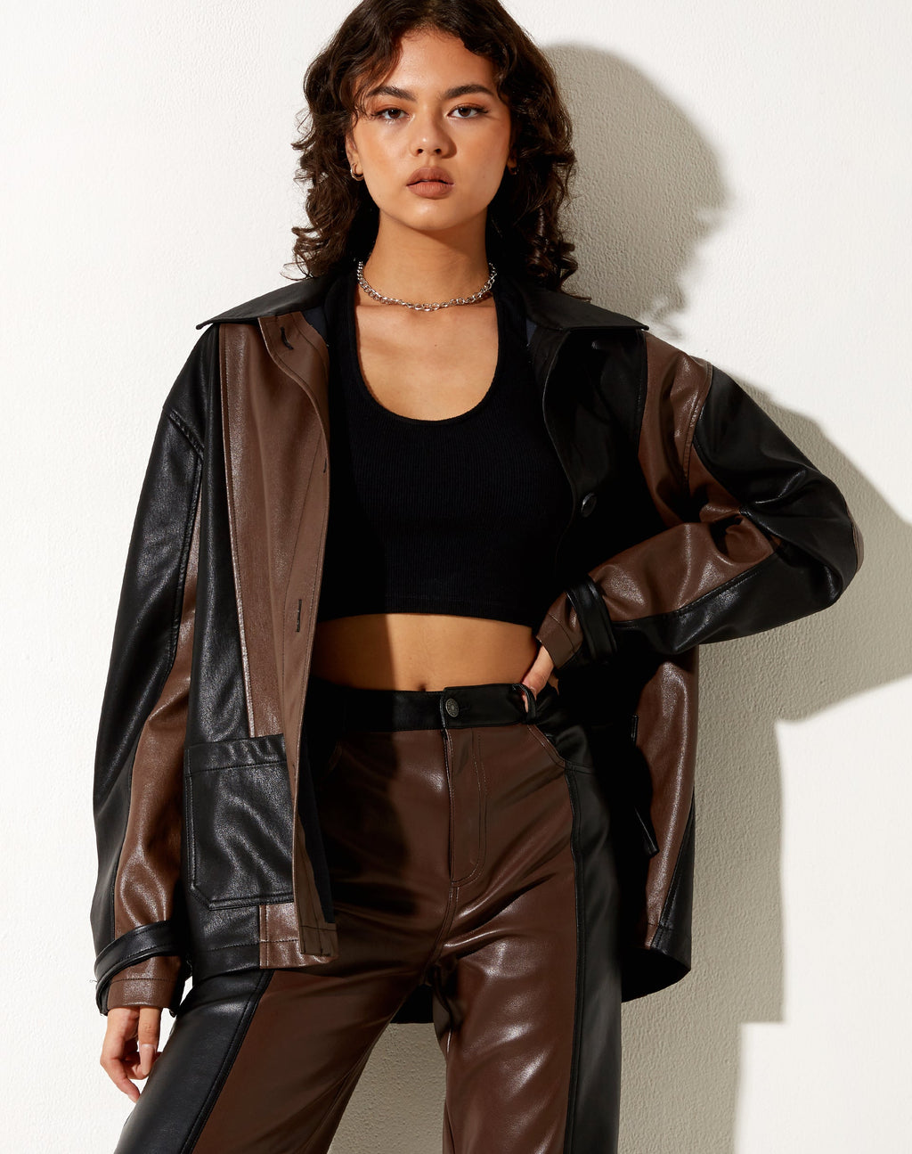 Chaqueta Bugi en PU Chocolate amargo