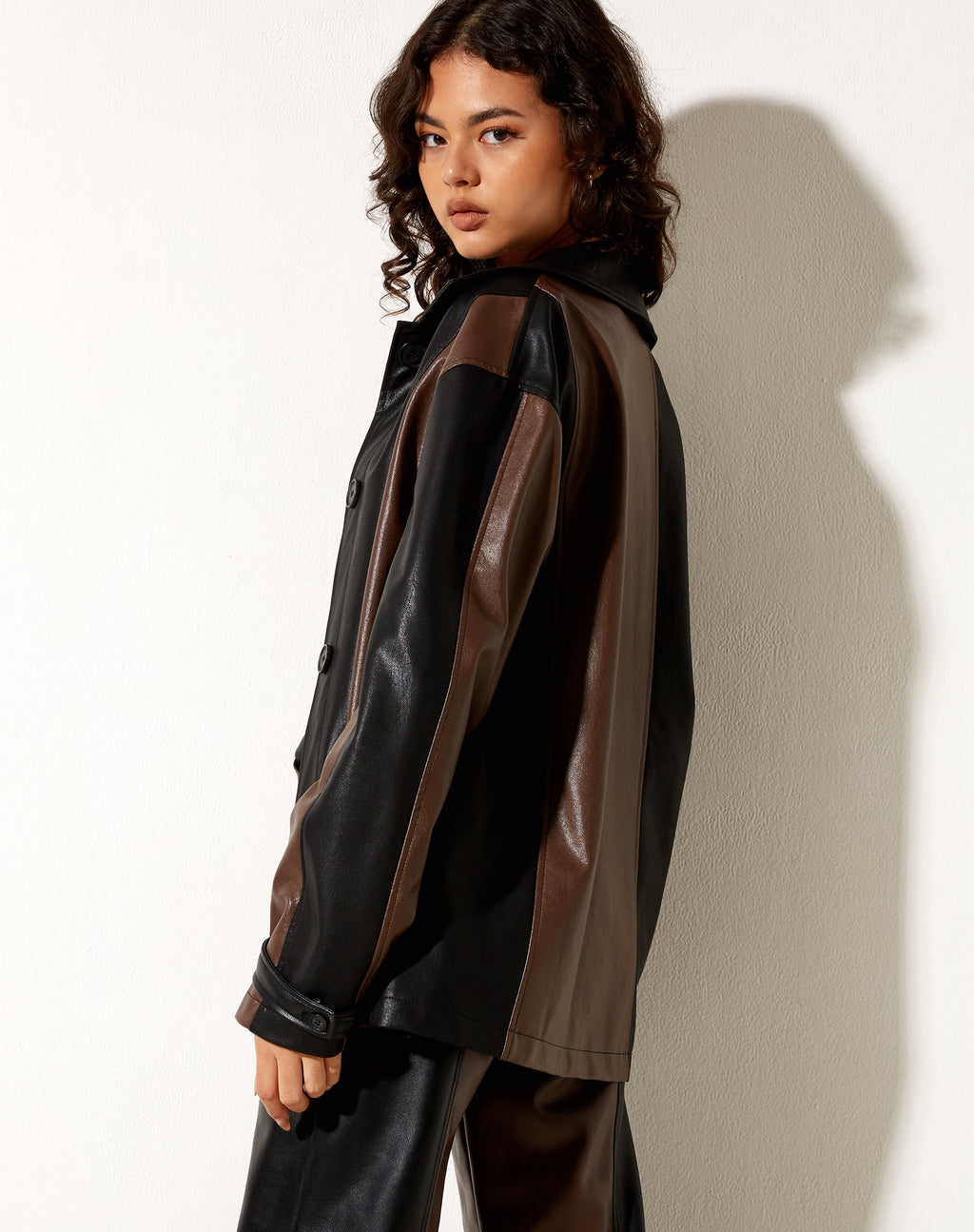 Chaqueta Bugi en PU Chocolate amargo