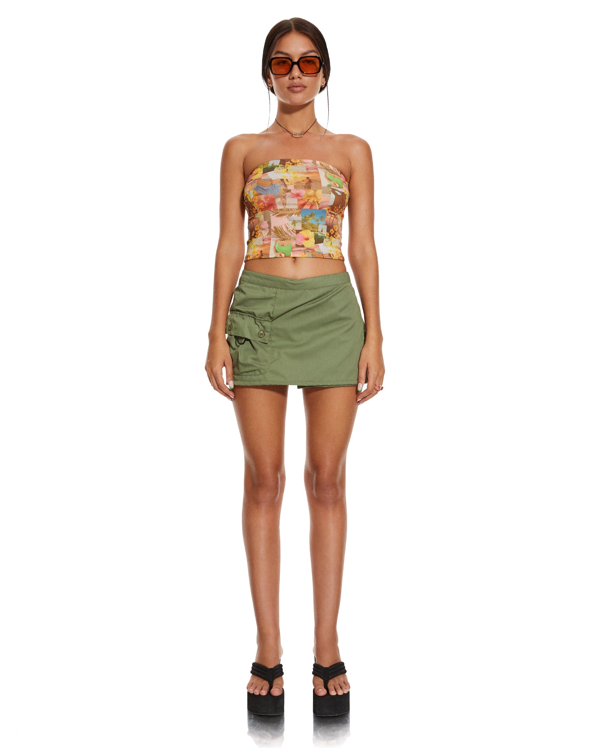 imagen de MOTEL X BARBARA Shae Bandeau Top in 90's Tropical Collage