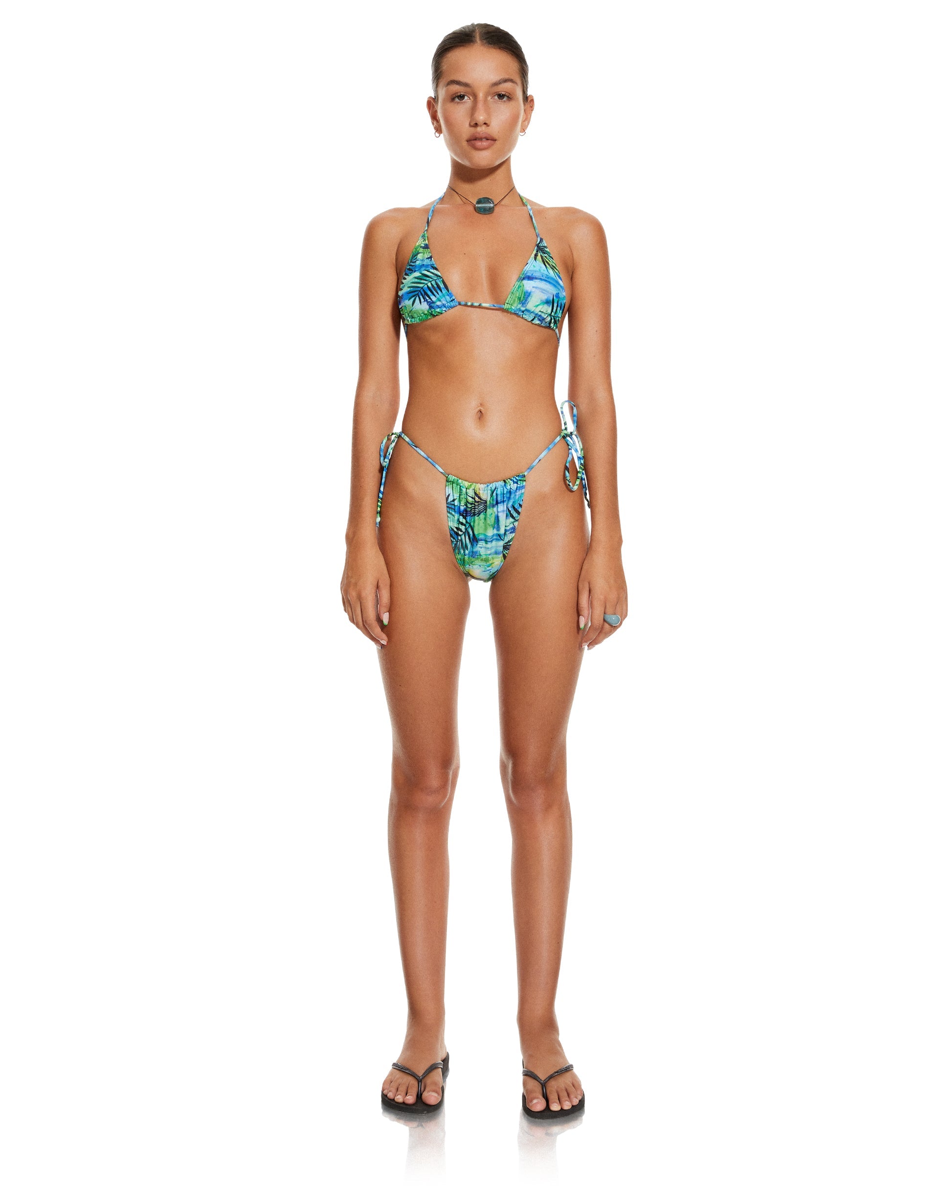 imagen de la braguita de bikini MOTEL X BARBARA Leyna en palma tropical