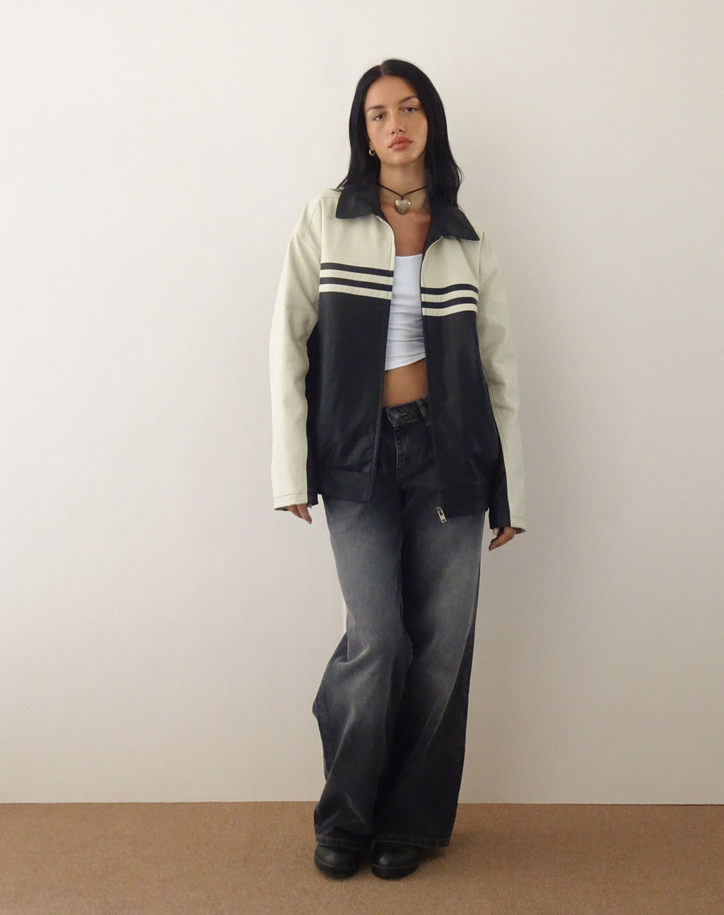 Chaqueta Calista en PU negro con marfil