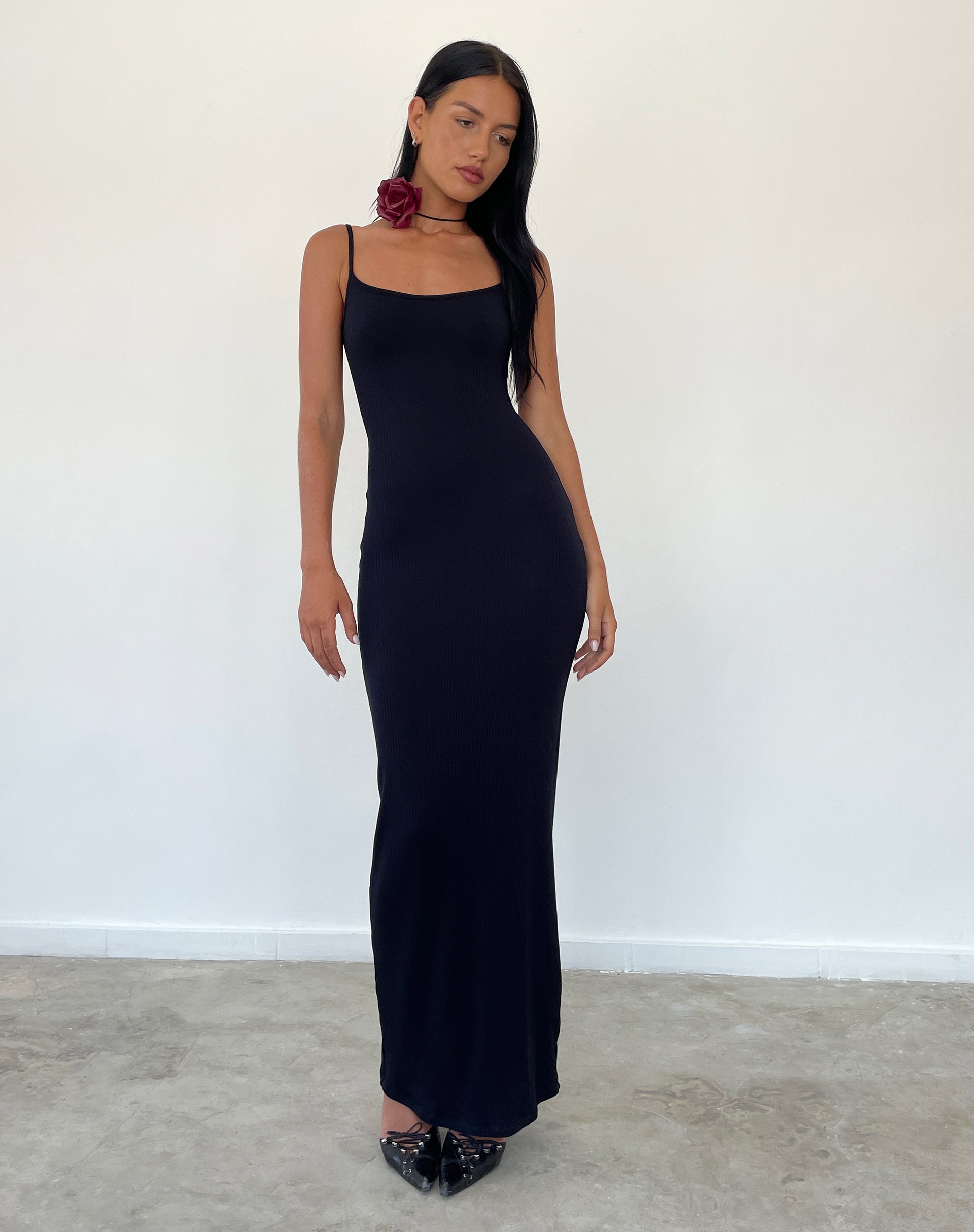 Imagen del vestido Cantha Strappy Maxi Dress in Black Rib