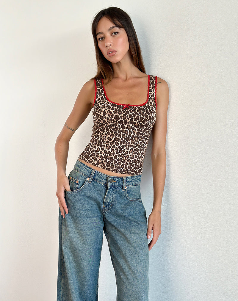 Carillo Vest Top en Rar Leopard Sandstorm con ribete rojo