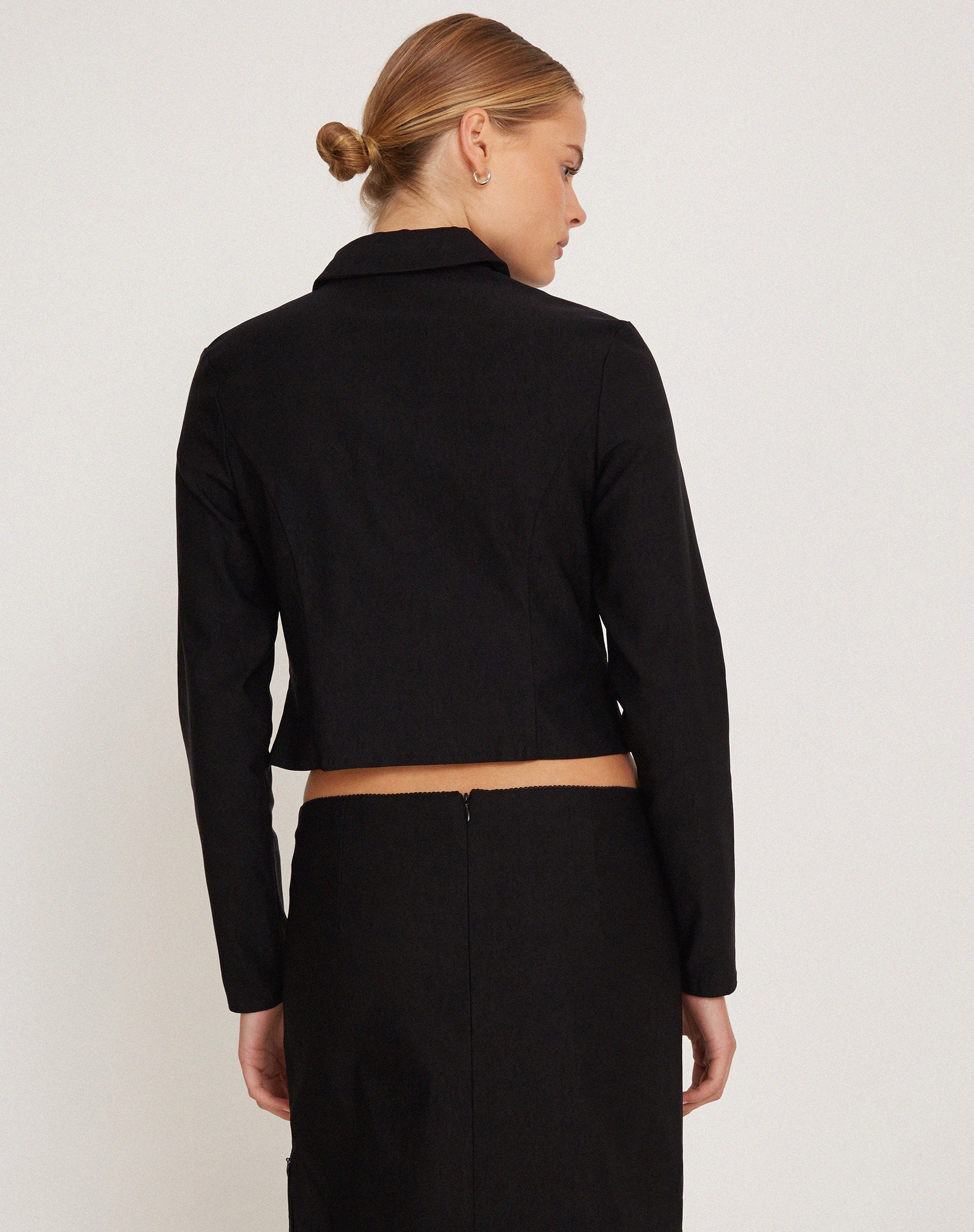 imagen de Carson Cropped Jacket en negro