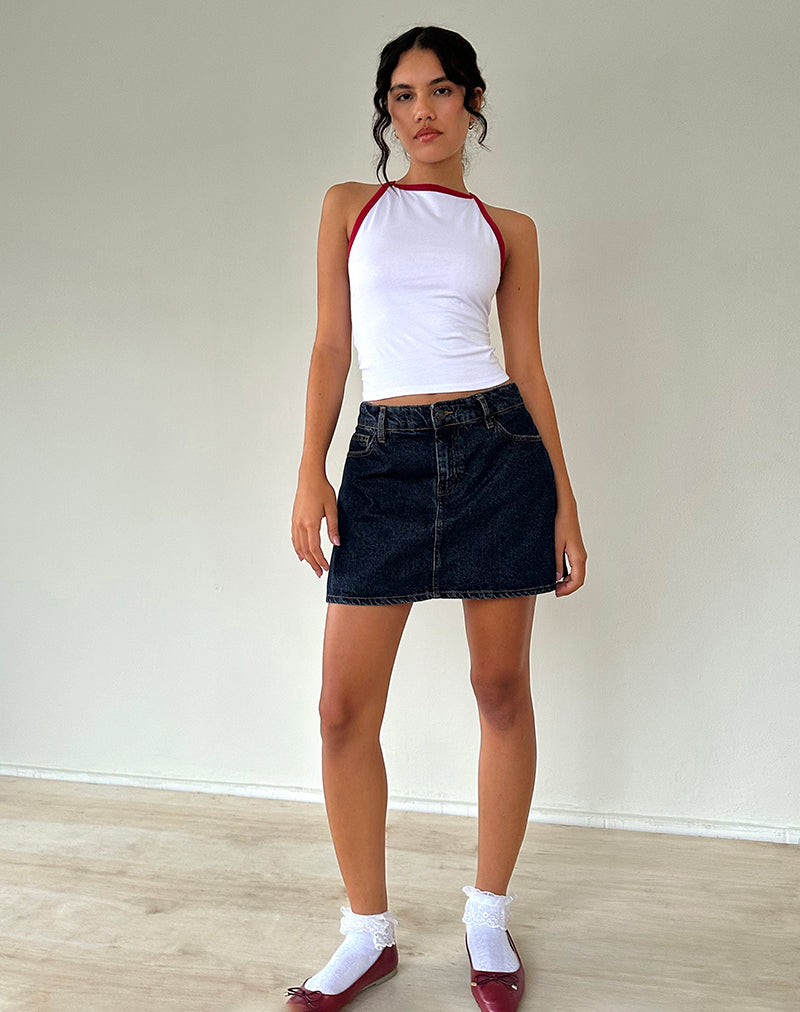 Imagen de Carti Vest Top en blanco con ribete rojo