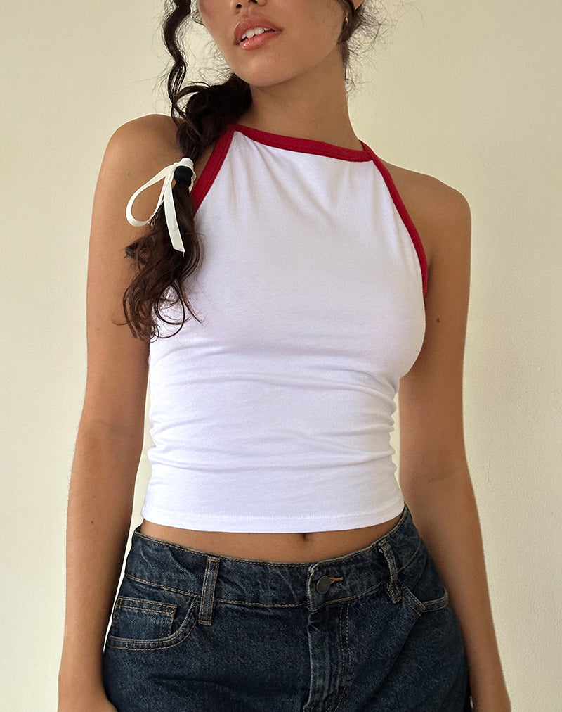 Imagen de Carti Vest Top en blanco con ribete rojo