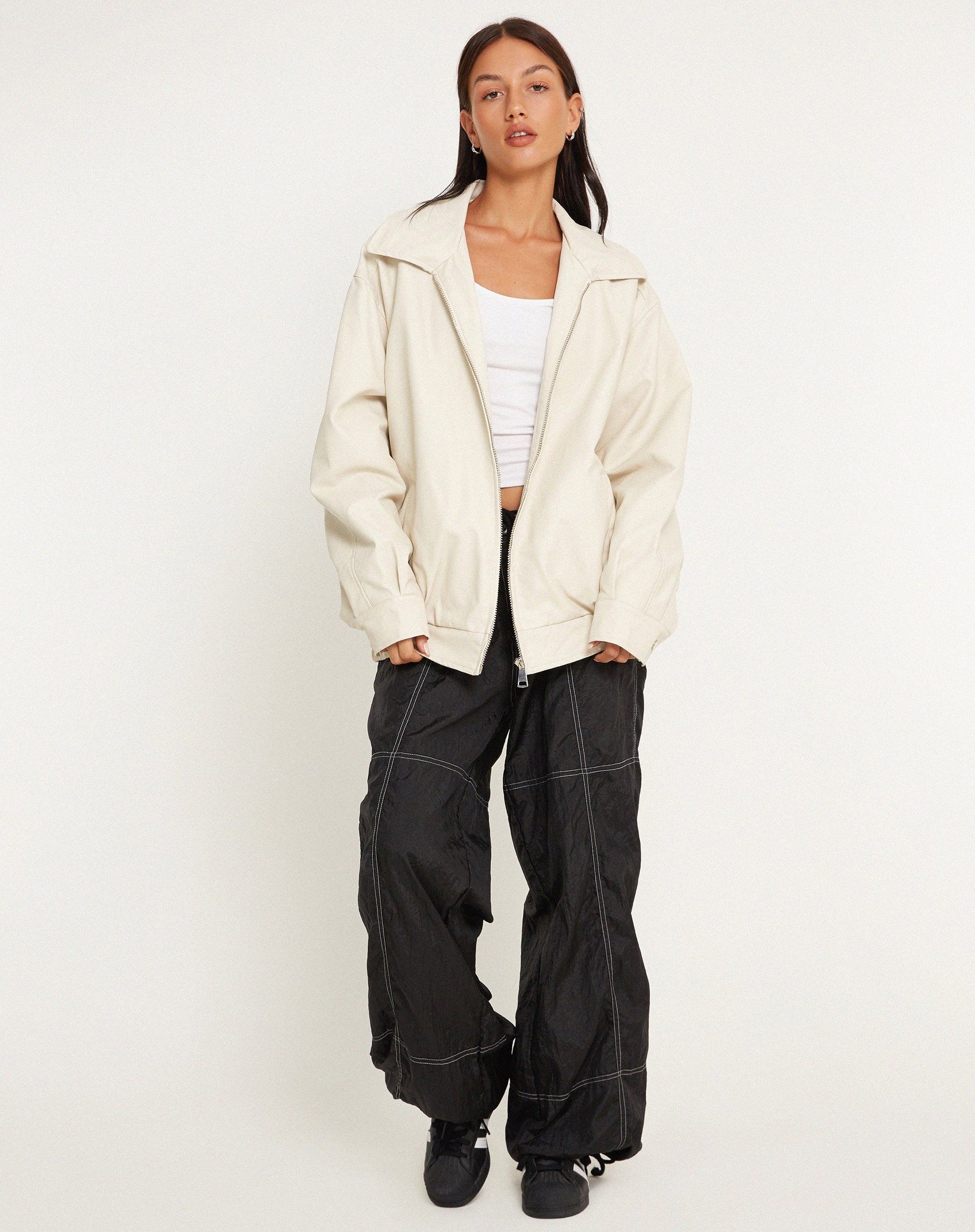 Imagen de la chaqueta Cavita en PU Crema