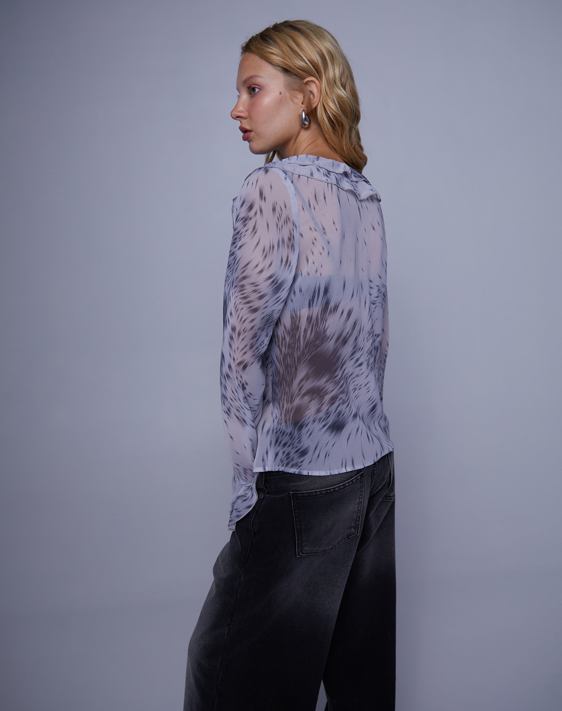 Imagen de Cecelia Ruffle Detail Blouse in Distorted Animal Print