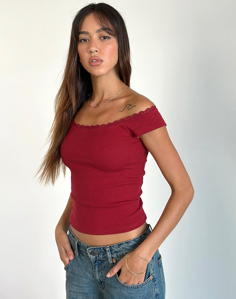 Top de canalé Chacha en rojo adrenalina con ribete de encaje