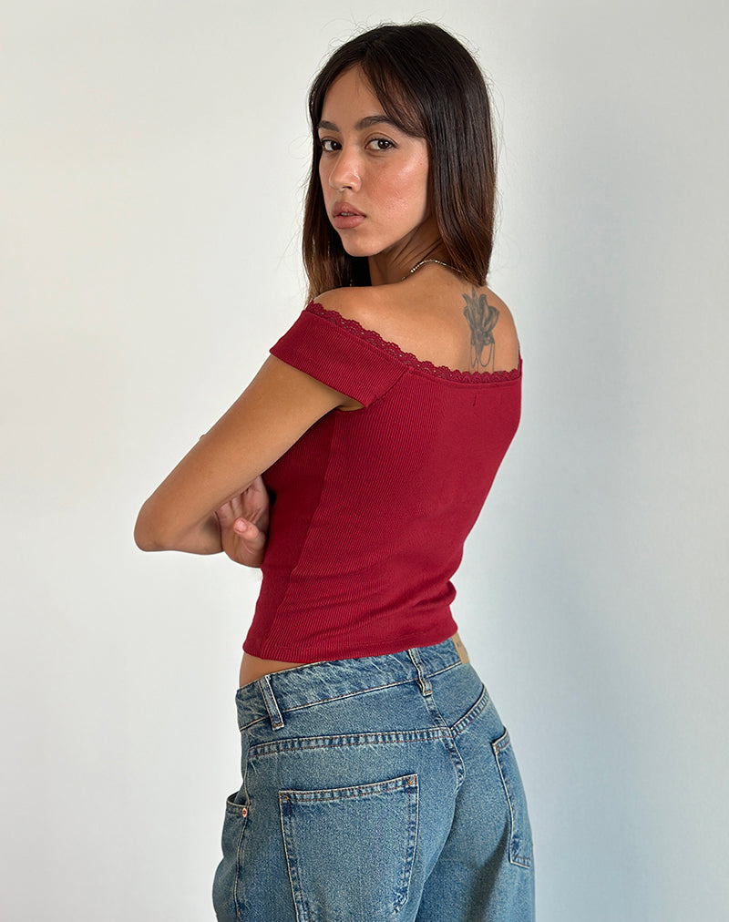 Imagen de Chacha Top de canalé en rojo adrenalina con ribete de encaje