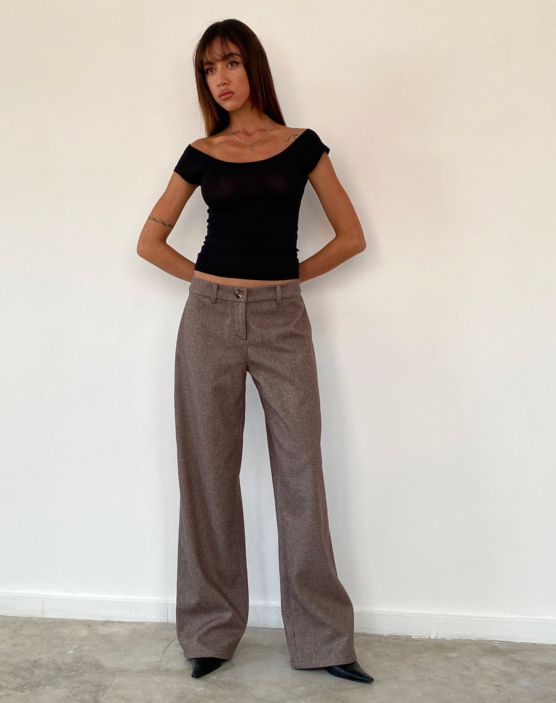 Imagen de Charya Off The Shoulder Top en Negro