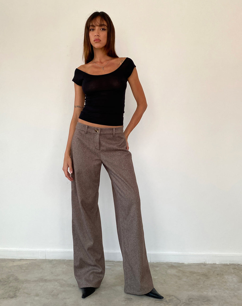Pantalón Helsa de tiro bajo en sastrería marrón oscuro