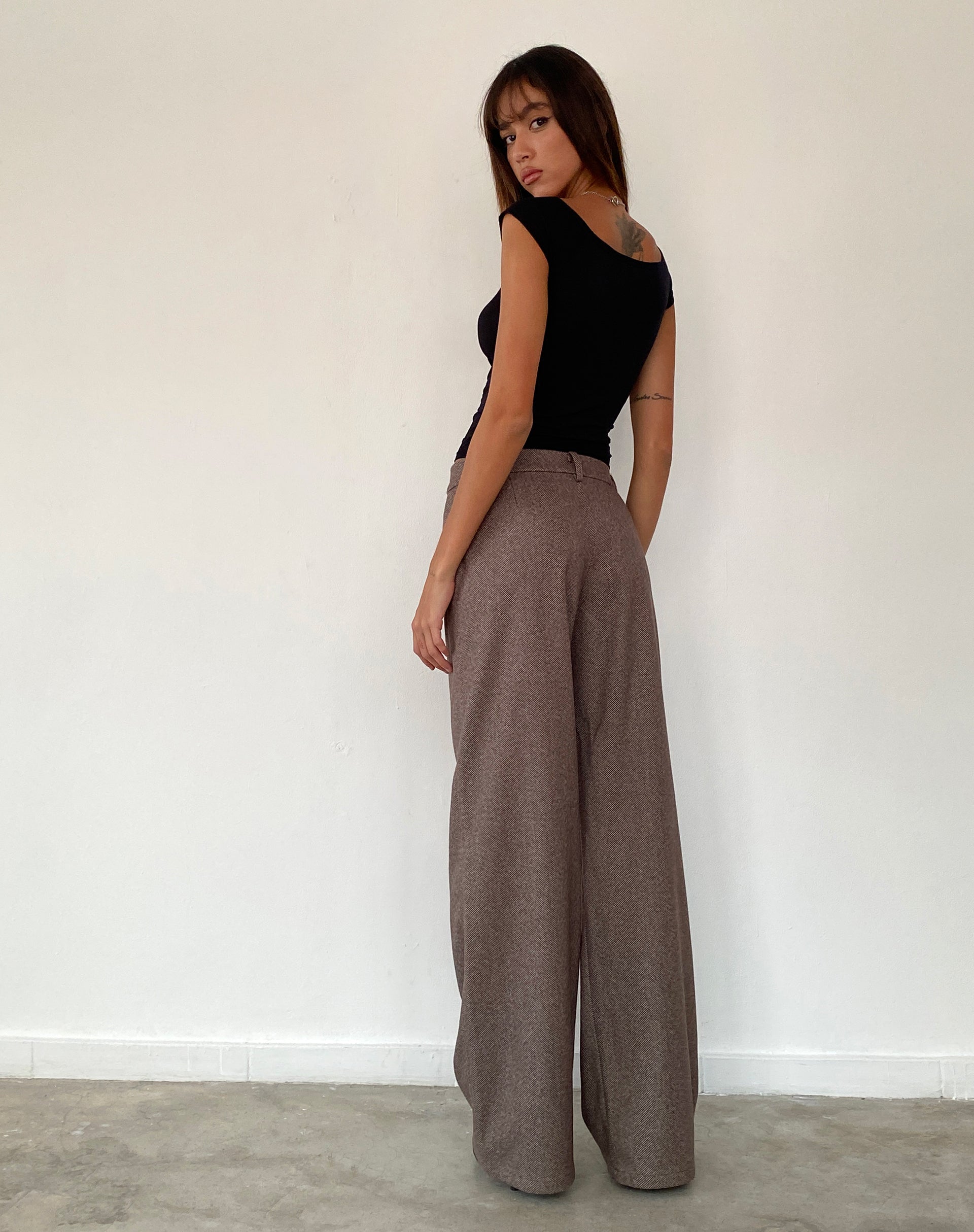 Imagen de Charya Off The Shoulder Top en Negro