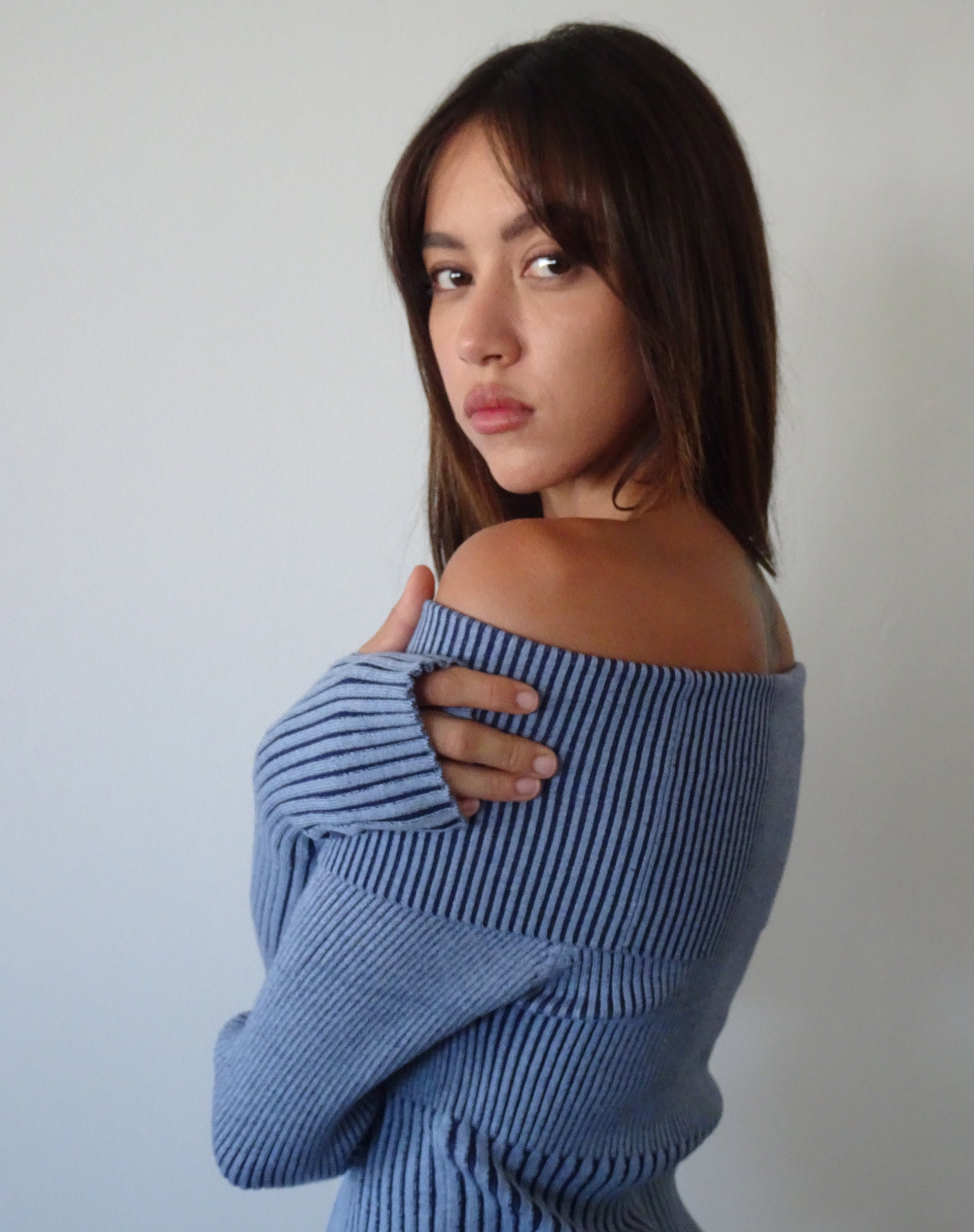 Imagen de Circe Jersey de punto Bardot en dos tonos Azul