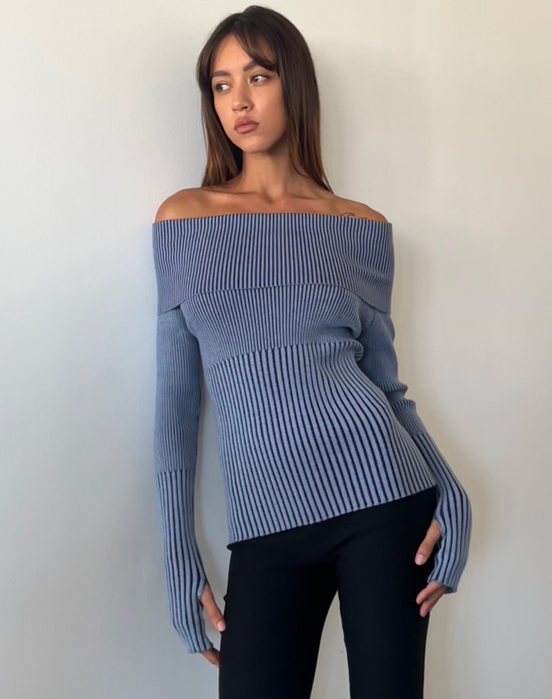 Imagen de Circe Jersey de punto Bardot en dos tonos Azul