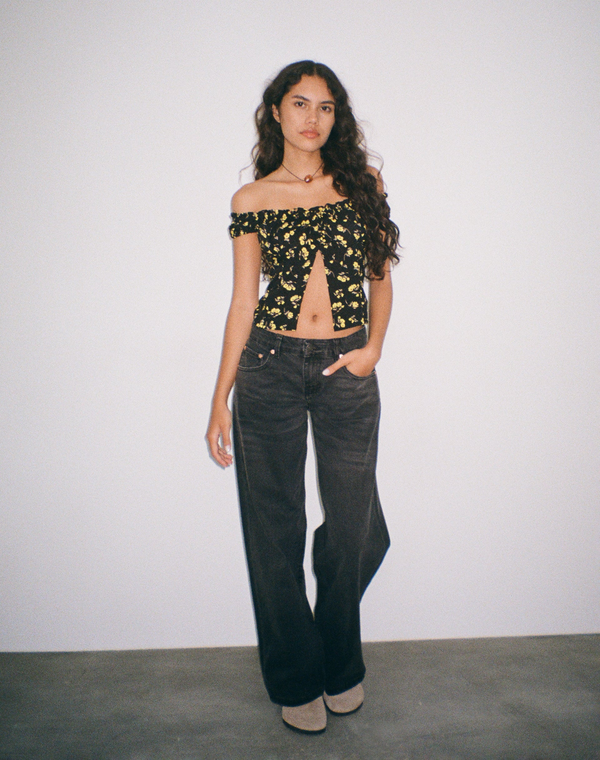 Imagen de Citra Bardot Frill Top en Buttercup Negro Amarillo
