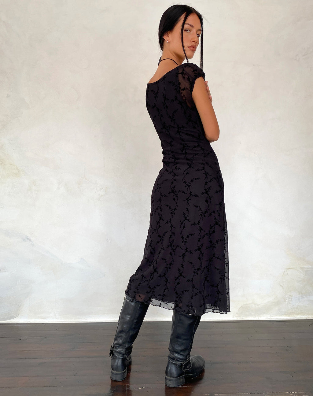 Clarisse Vestido Midi en Malla Flor de Vid Negro