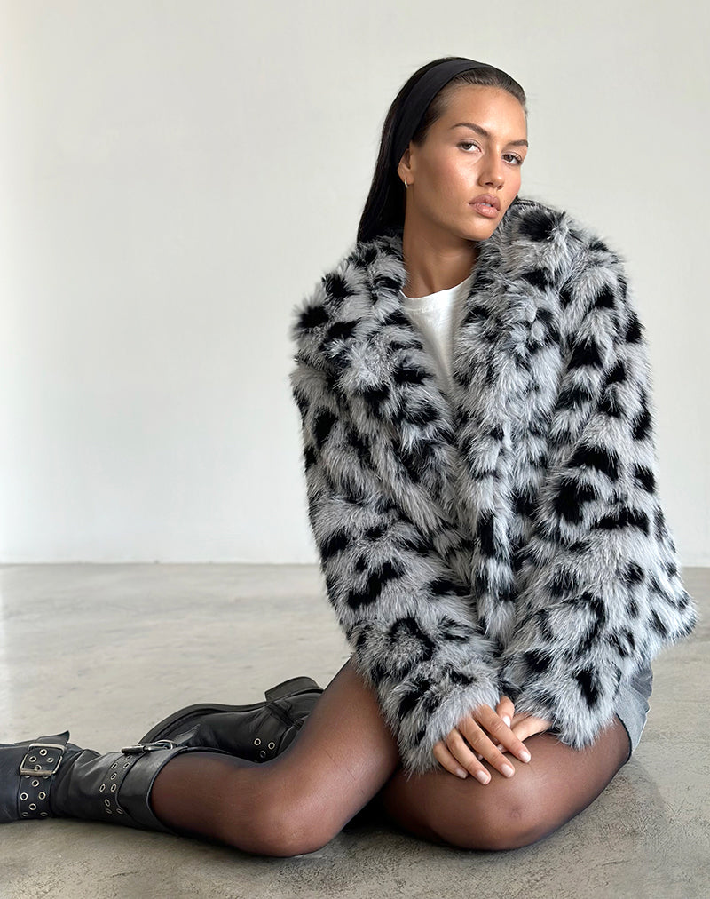 Chaqueta de piel sintética Joji Cropped en leopardo gris