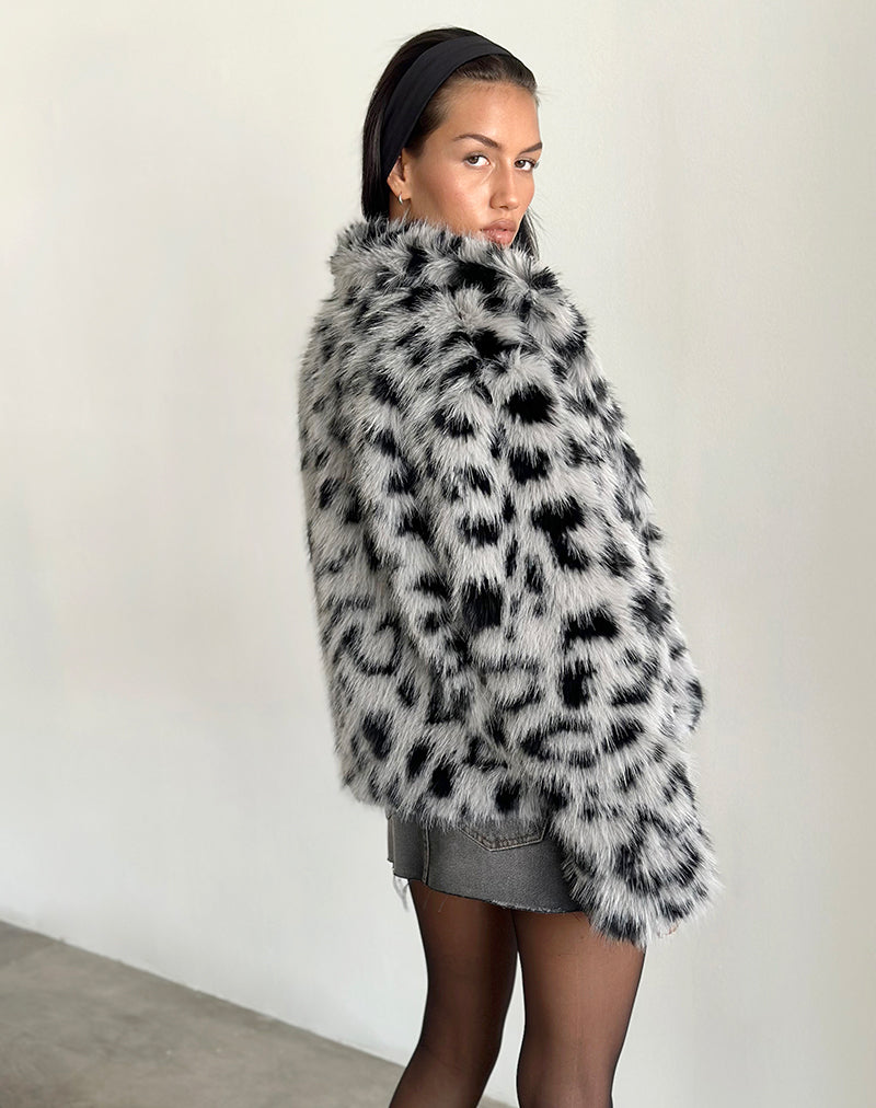 Imagen de Joji Cropped Faux Fur Jacket in Grey Leopard