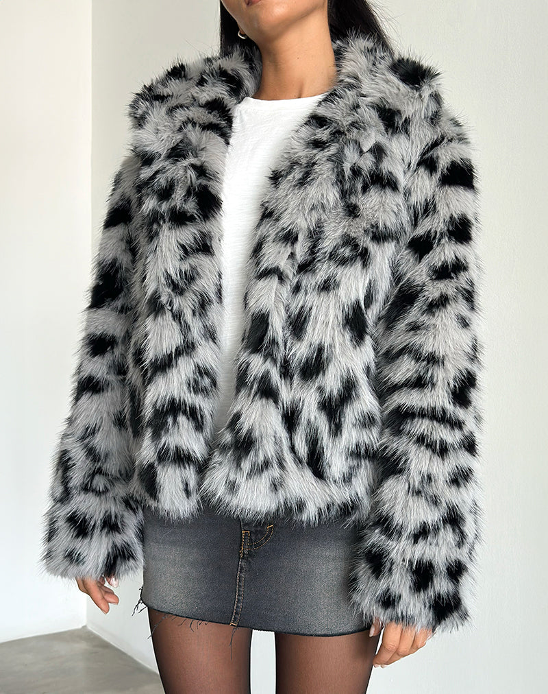 Imagen de Joji Cropped Faux Fur Jacket in Grey Leopard