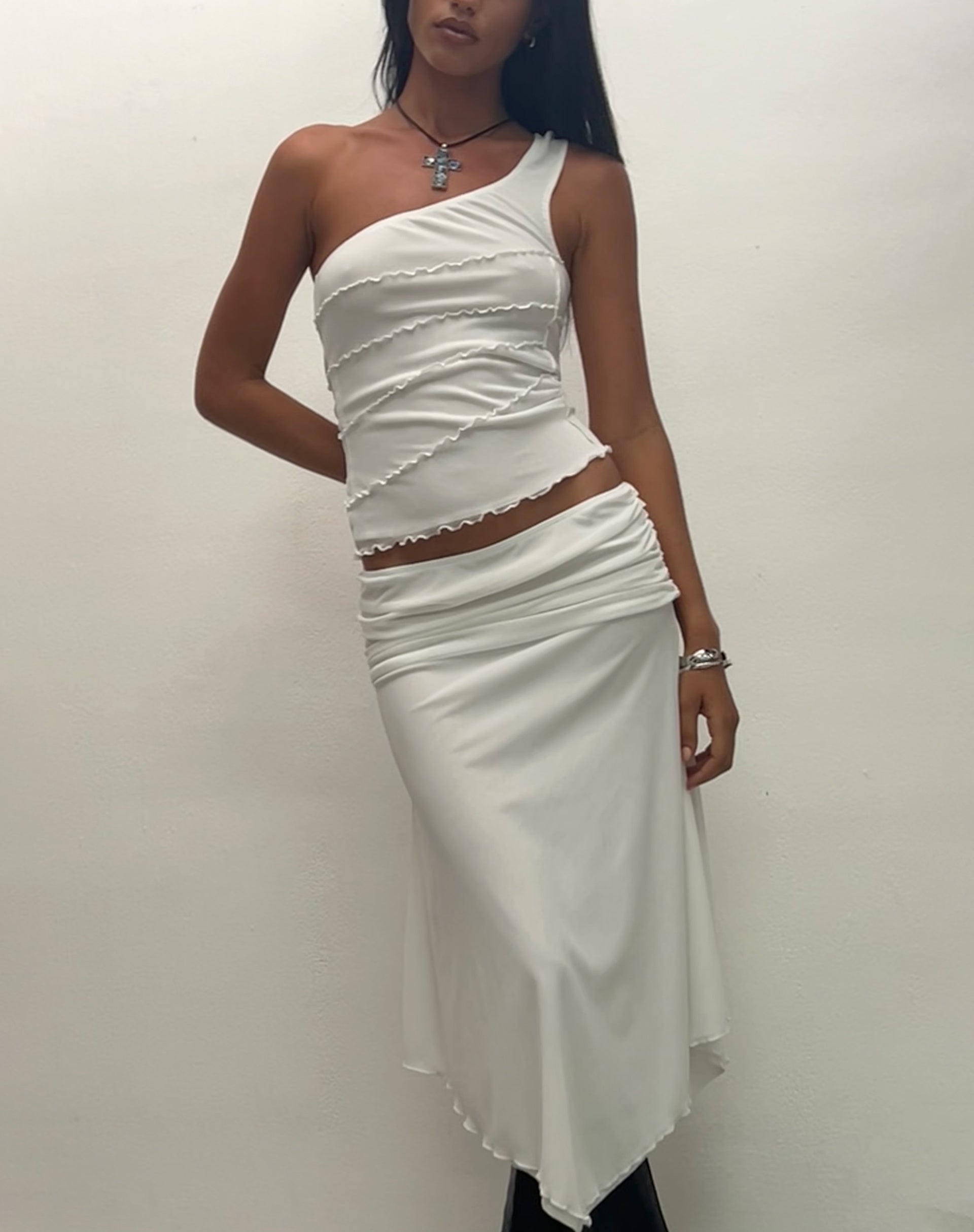 Imagen de la falda Chenoa Midi Side Split en marfil