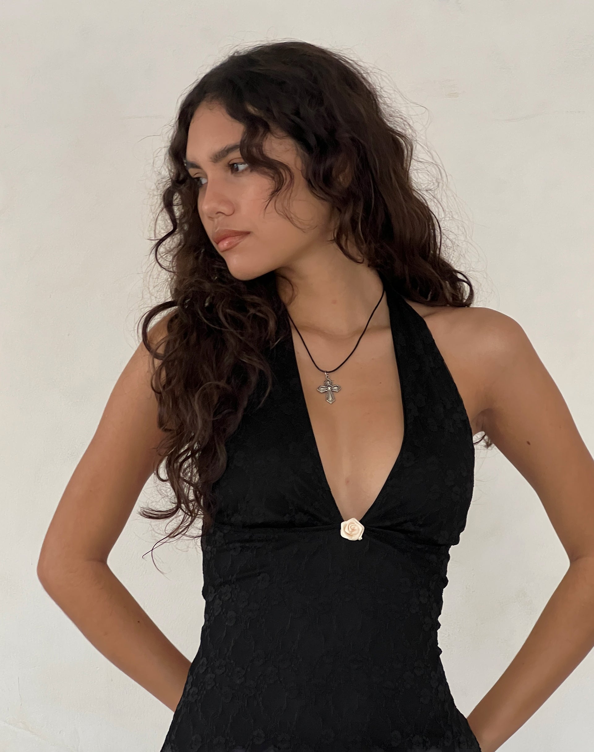 Imagen de Codami Minivestido de encaje negro con cuello redondo