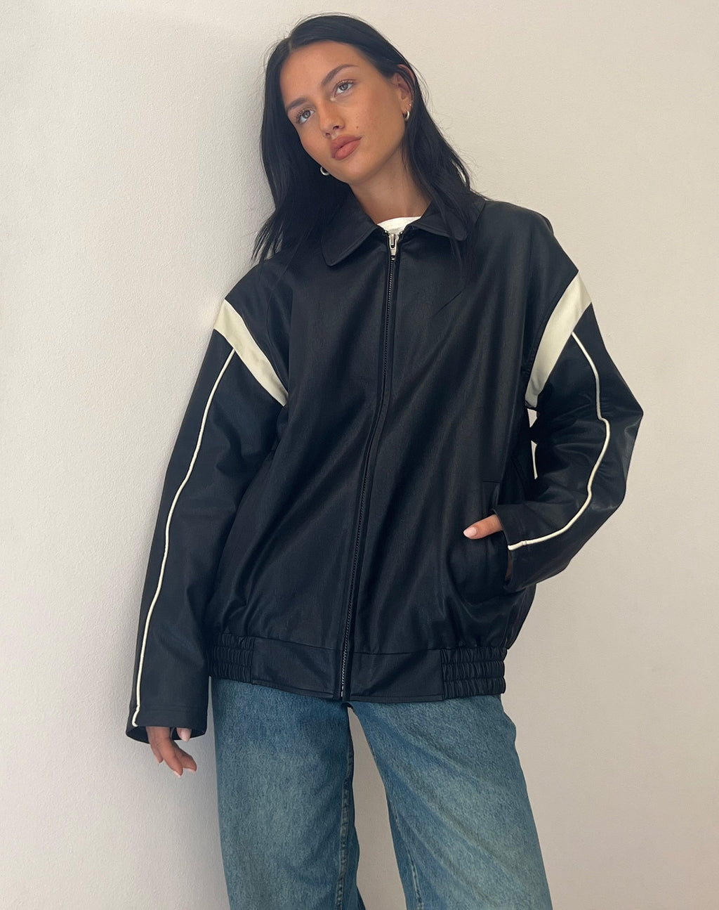 Chaqueta Corvina PU en negro con marfil