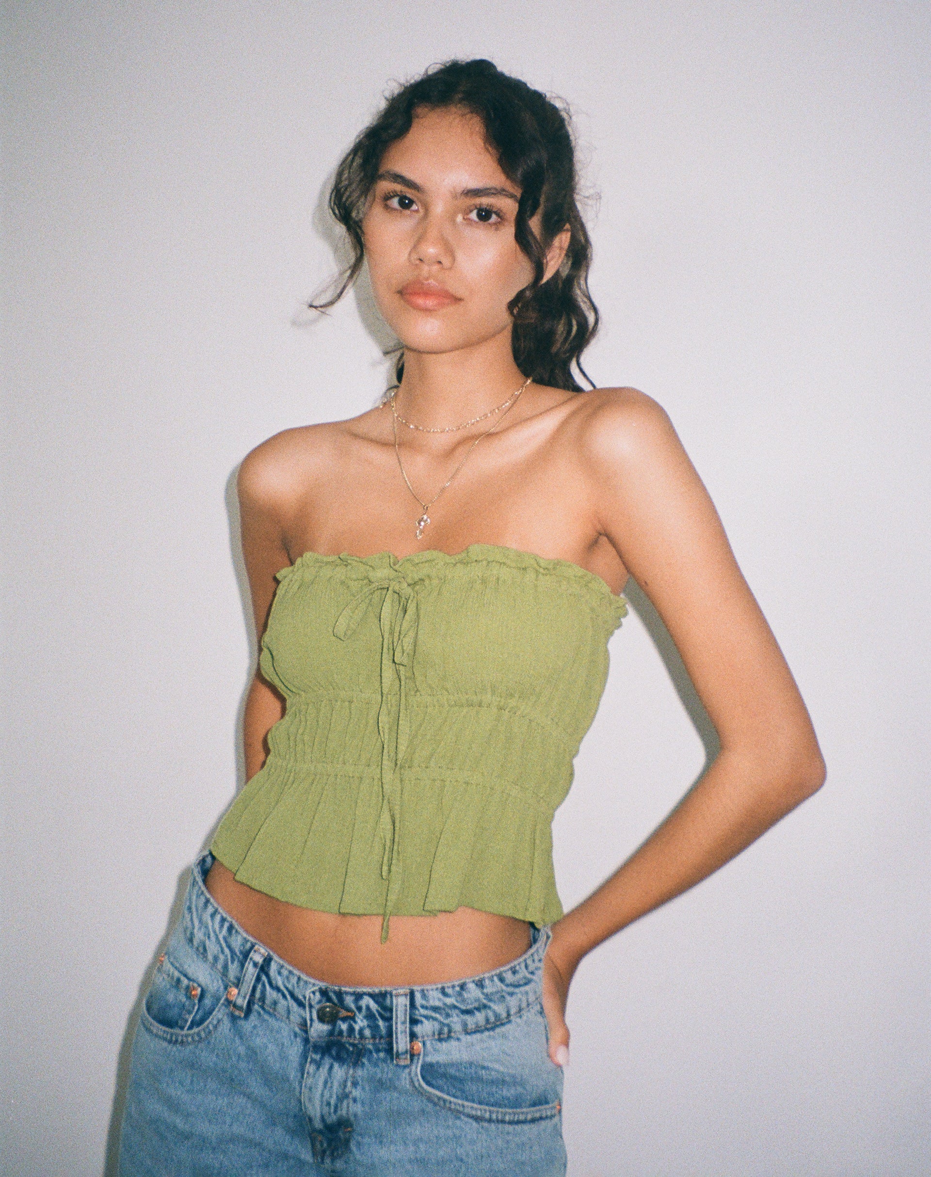 Imagen de Cove Bandeau Top en verde arrugado Sweet Pea