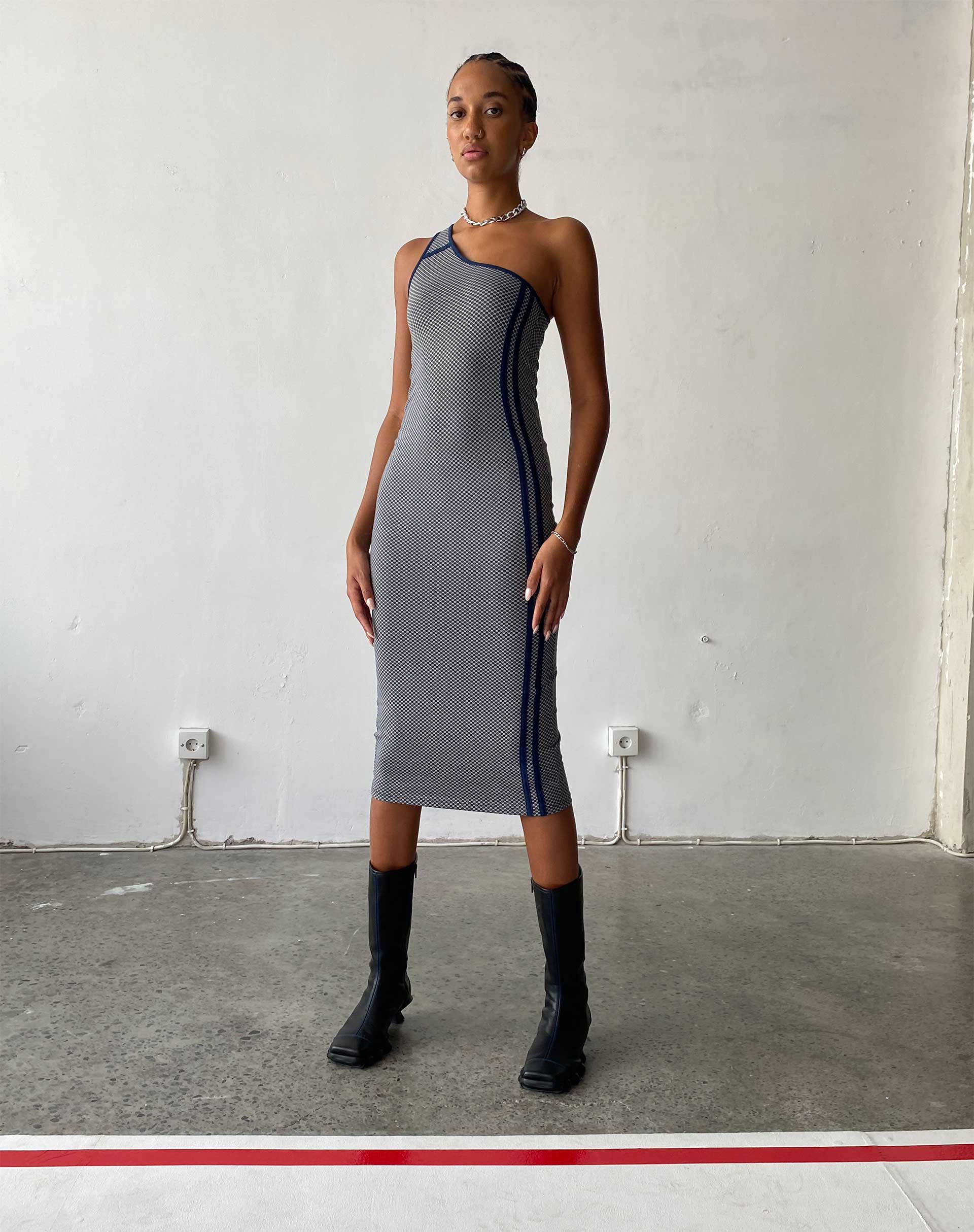 Imagen de Cresida Vestido Midi con un Hombro en Gris Marino Micro Punto Deportivo