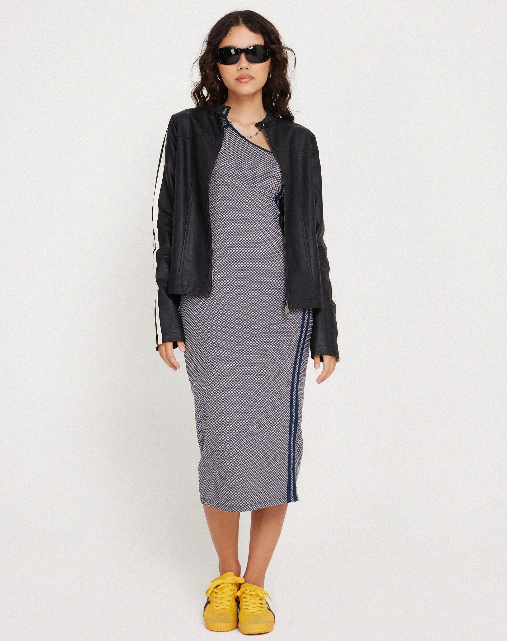 Imagen de Cresida Vestido Midi con un Hombro en Gris Marino Micro Punto Deportivo