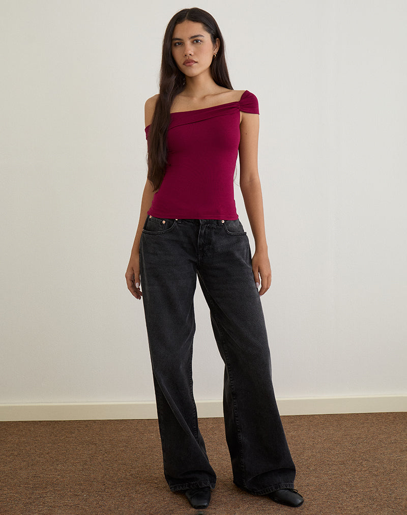 Imagen de Cuthbe Off the Shoulder Twist Top en Borgoña