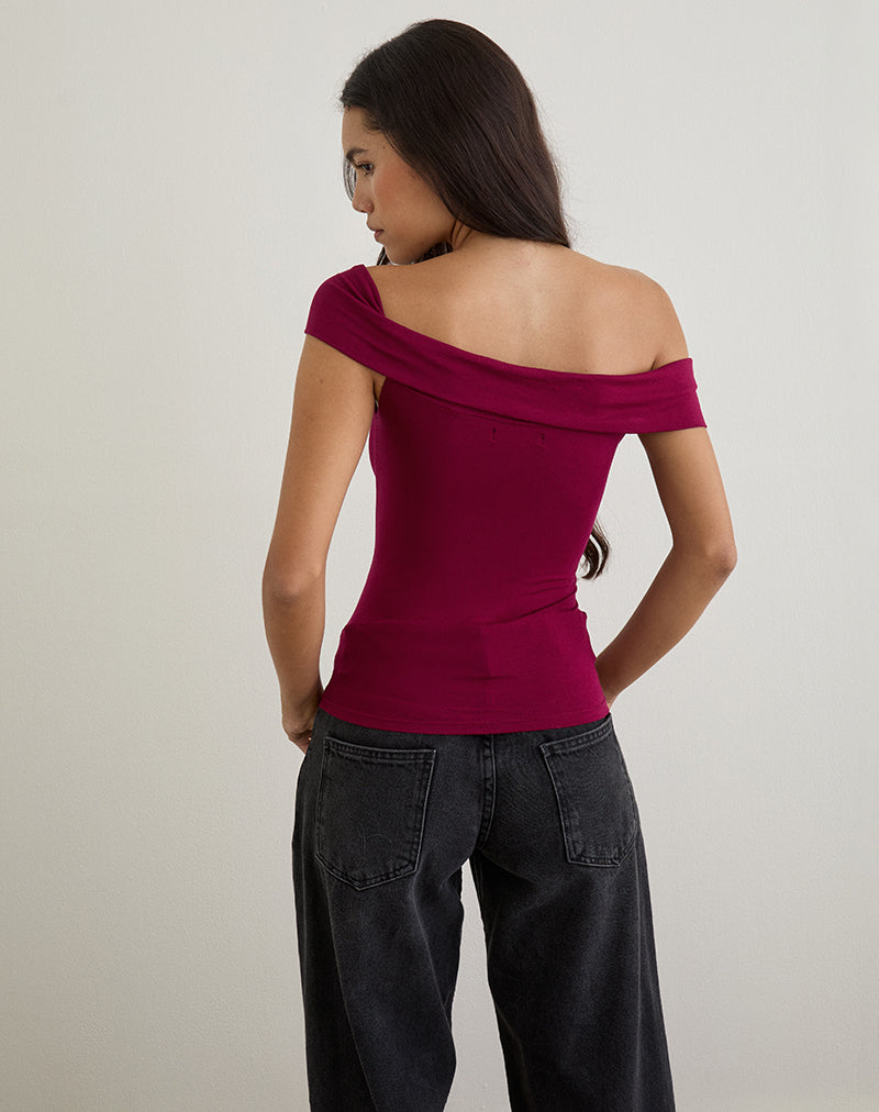 Imagen de Cuthbe Off the Shoulder Twist Top en Borgoña