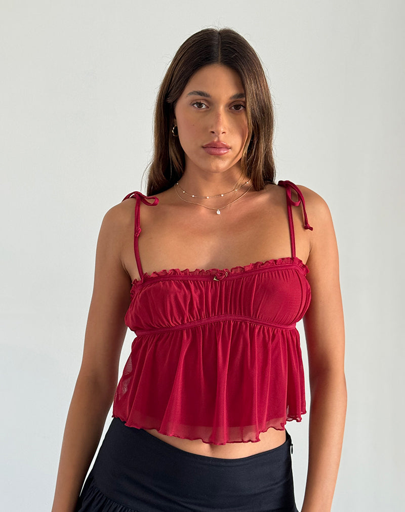 Imagen de Damaris Cami Top en cereza roja con ribete rojo