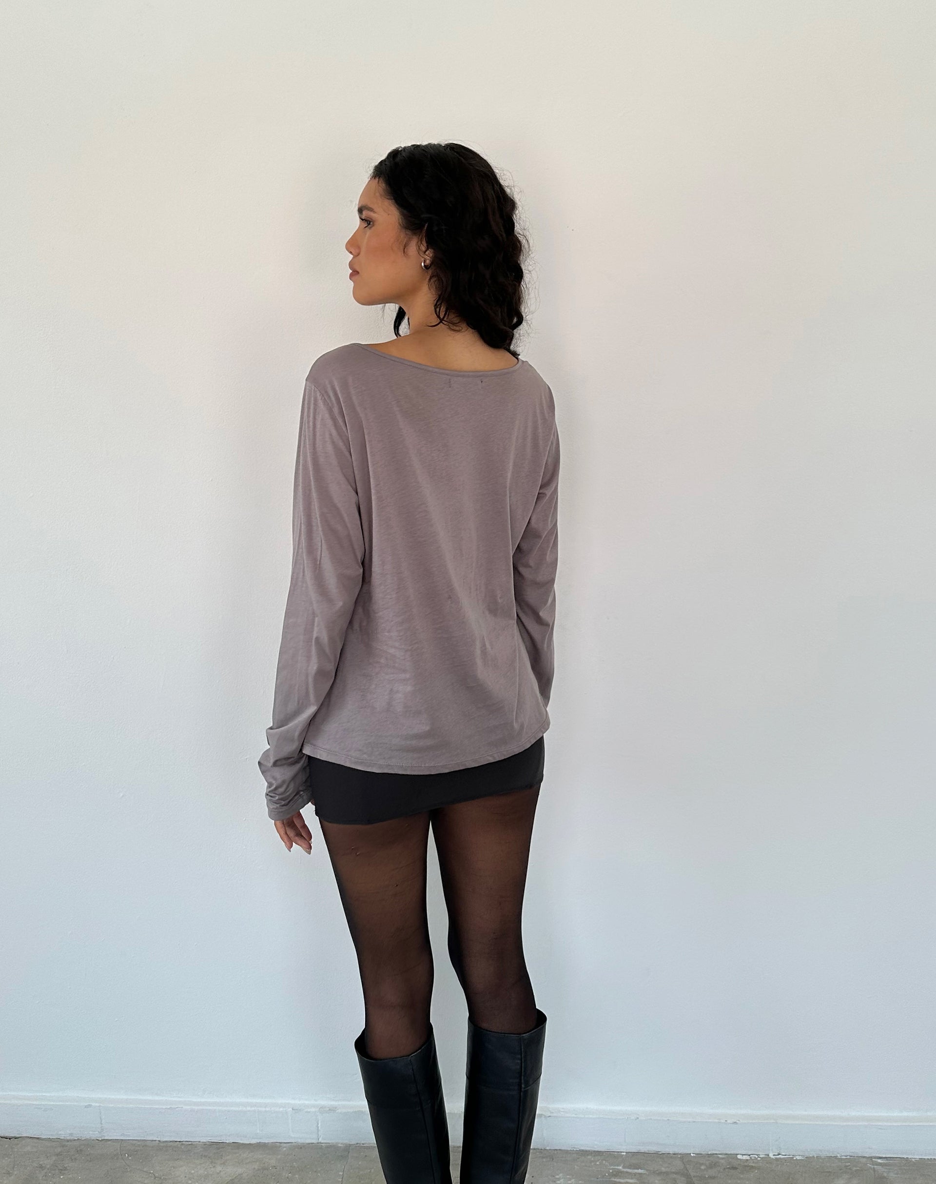 Imagen de Damon Baggy Long Sleeve Top en tejido de punto gris elefante