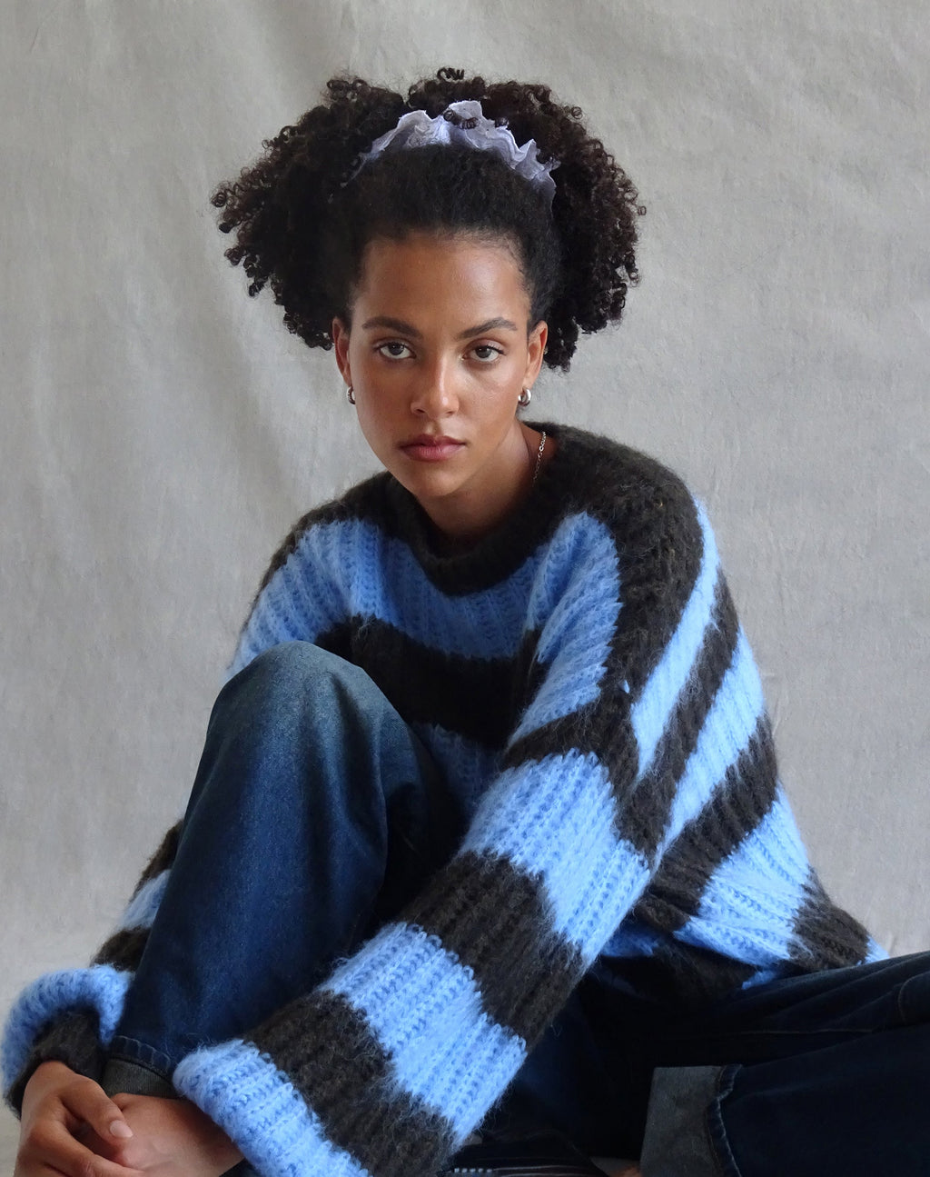 Jersey oversize de punto Daren de rayas marrones y azules