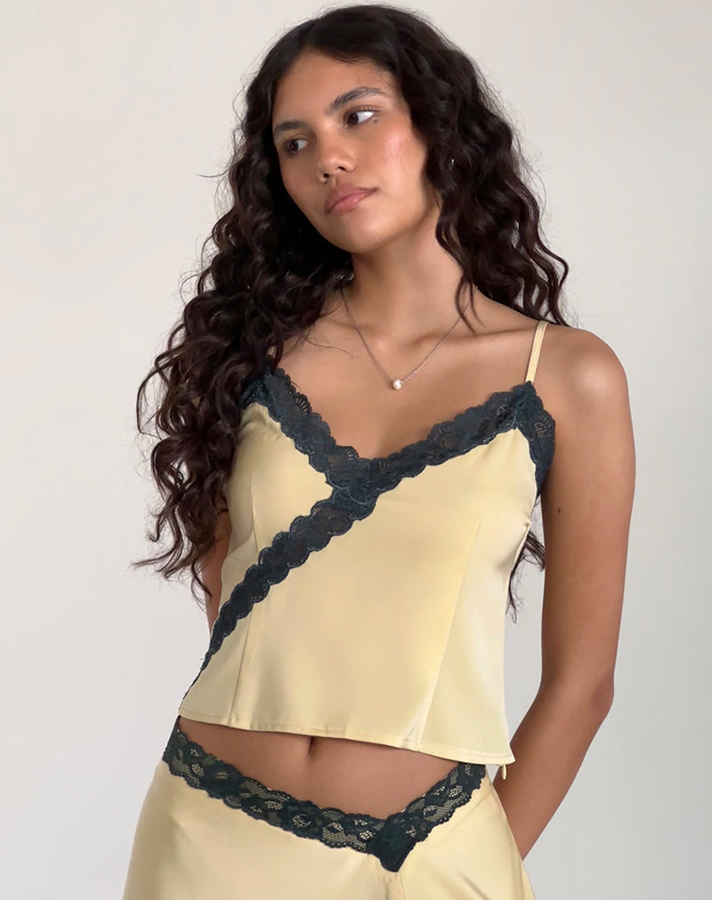 Camiseta Darena Cami Top en Buttermilk con encaje gris