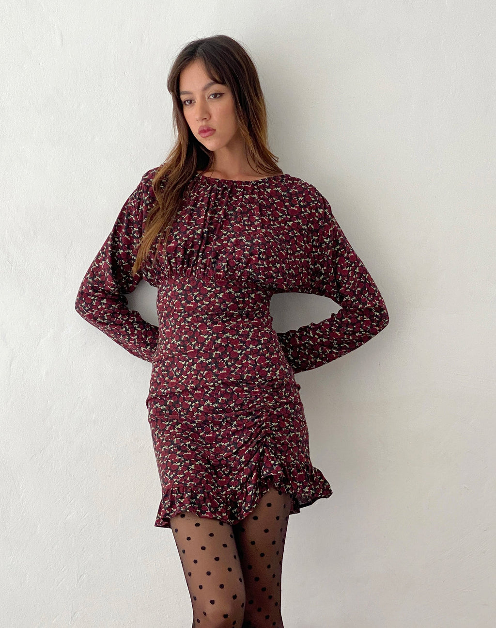 Dawsen Minivestido de manga larga con pliegues en Rhoslyn oscuro estampado Ditsy