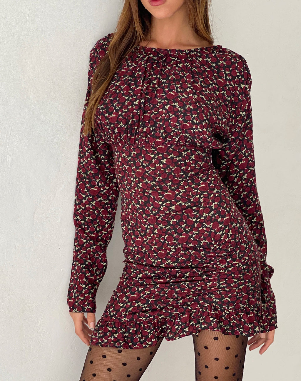Dawsen Minivestido de manga larga con pliegues en Rhoslyn oscuro estampado Ditsy