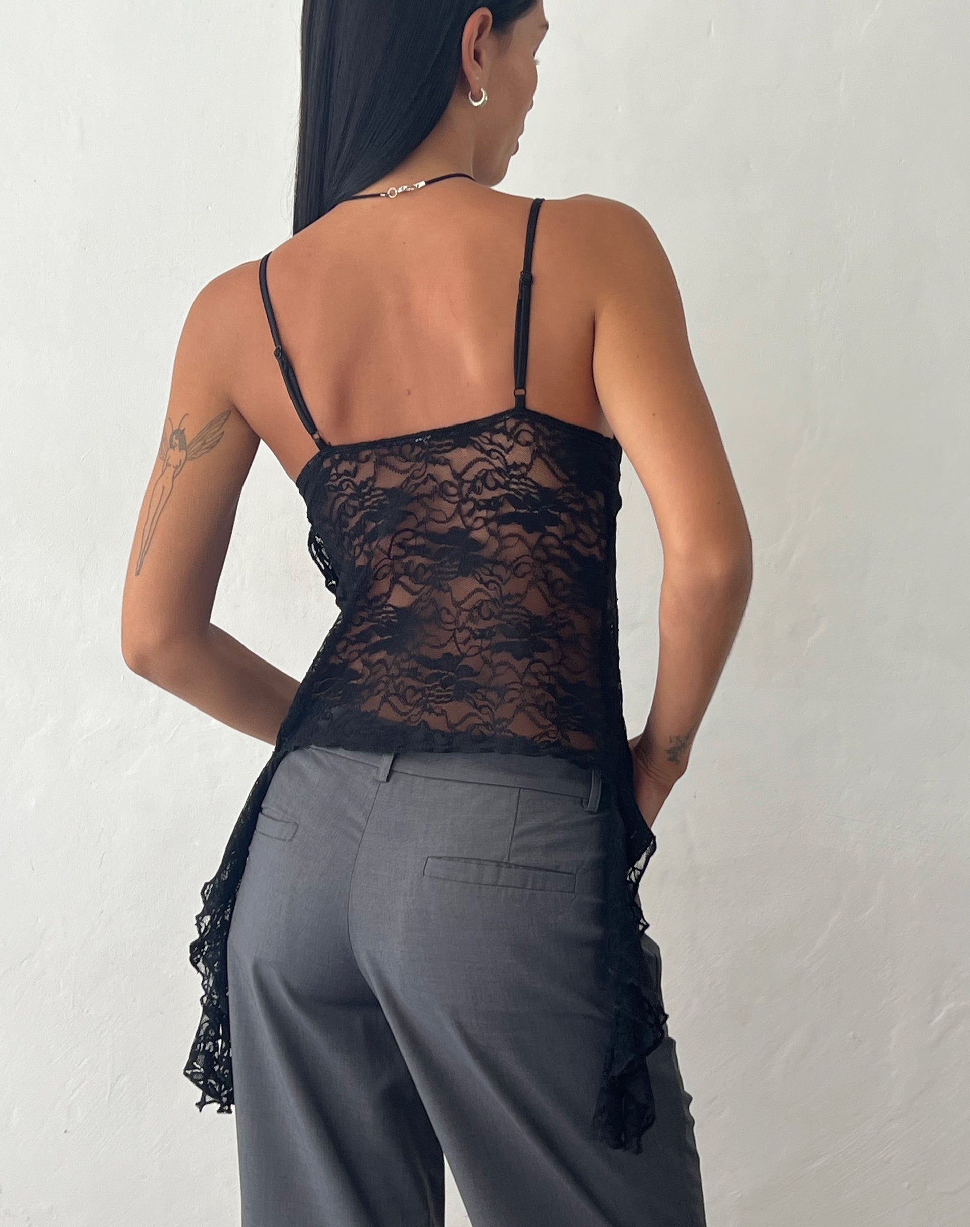 Imagen de Daytona Ruffle Top in Lace Negro
