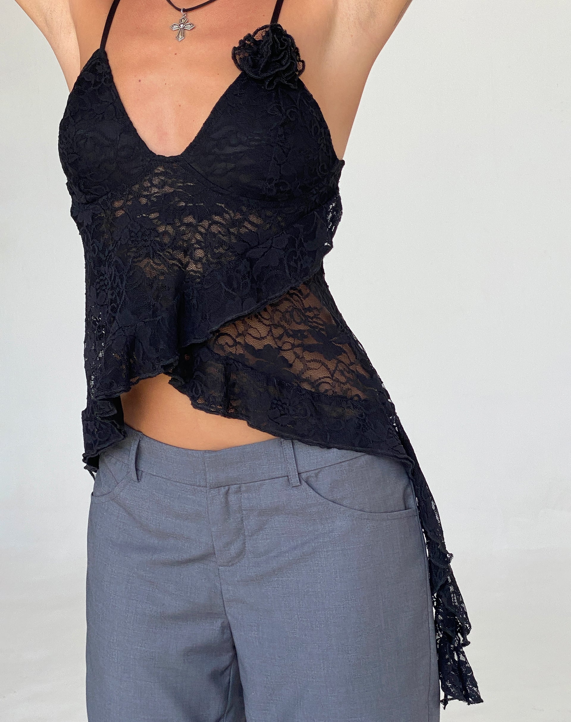 Imagen de Daytona Ruffle Top in Lace Negro