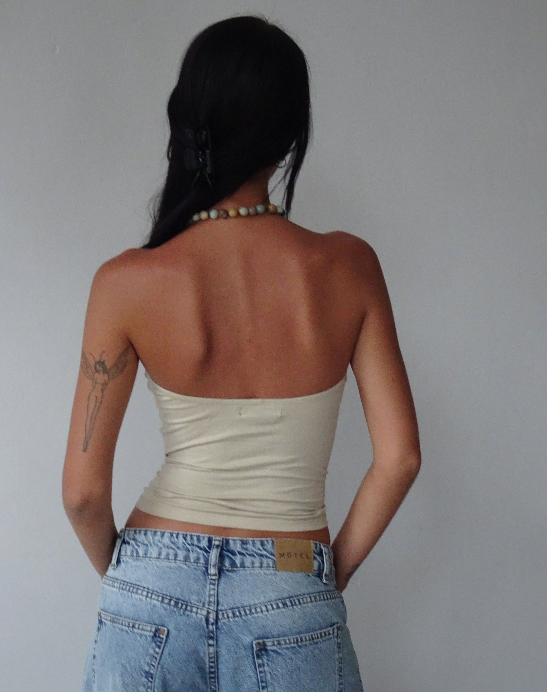 Imagen de MOTEL X JACQUIE Dayu Bandeau Crop Top en Leche de Coco